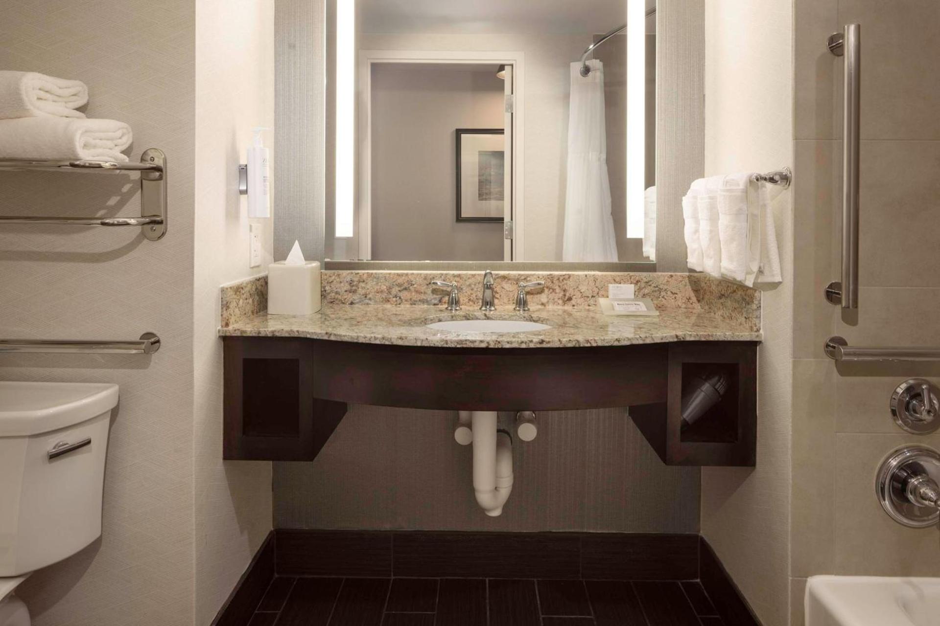 Hilton Garden Inn Washington DC/Georgetown Area photo 30