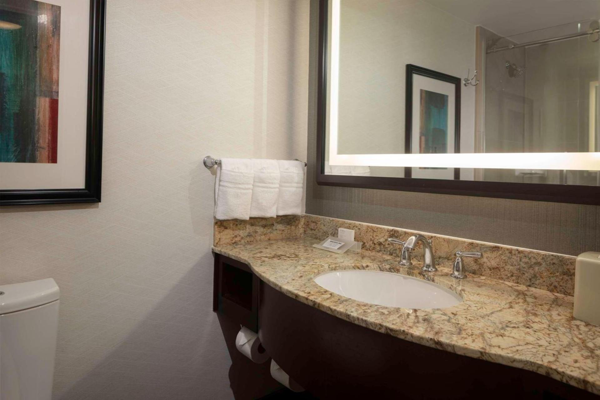 Hilton Garden Inn Washington DC/Georgetown Area photo 32