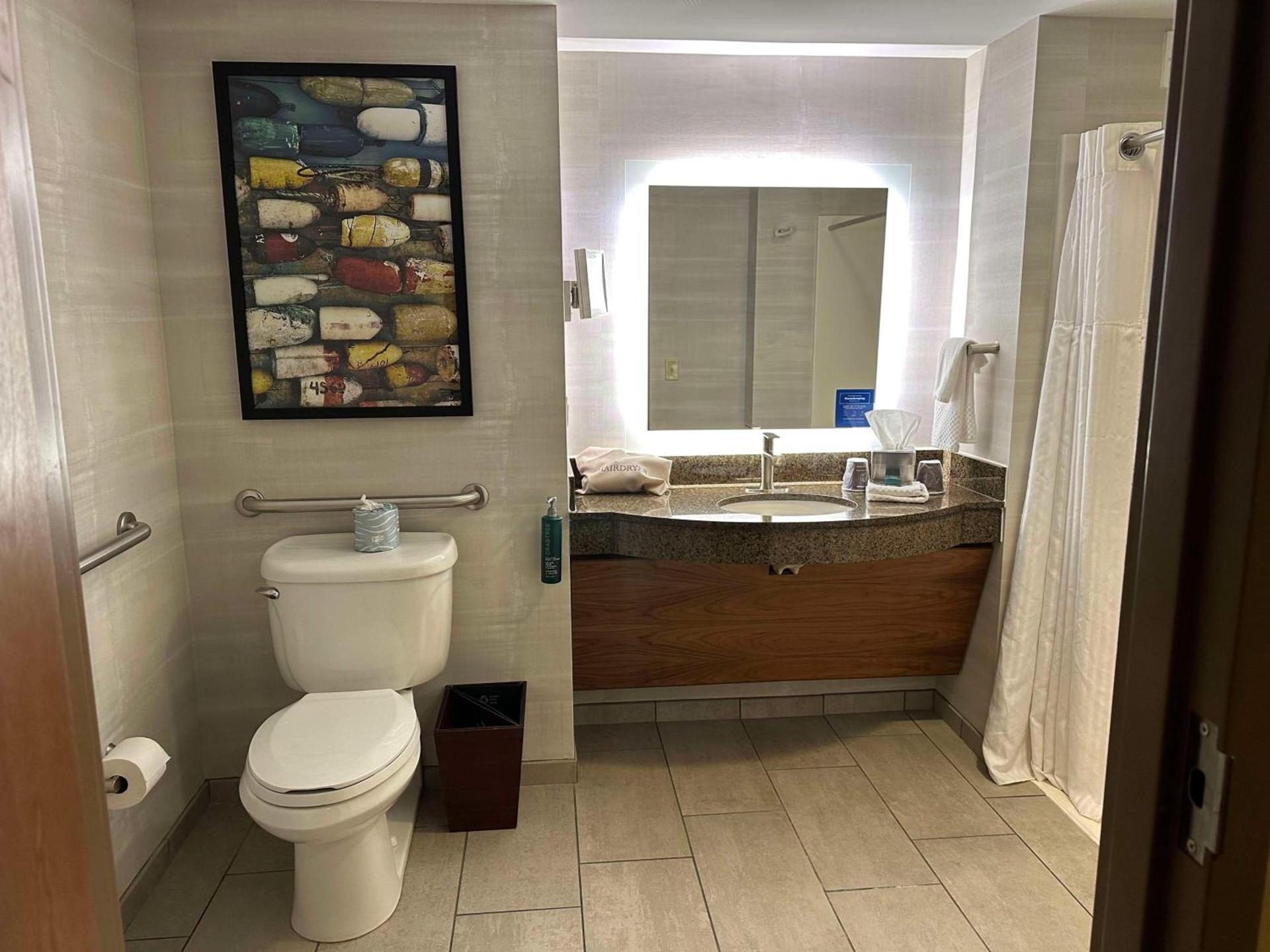 DoubleTree by Hilton Bay City - Riverfront photo 47
