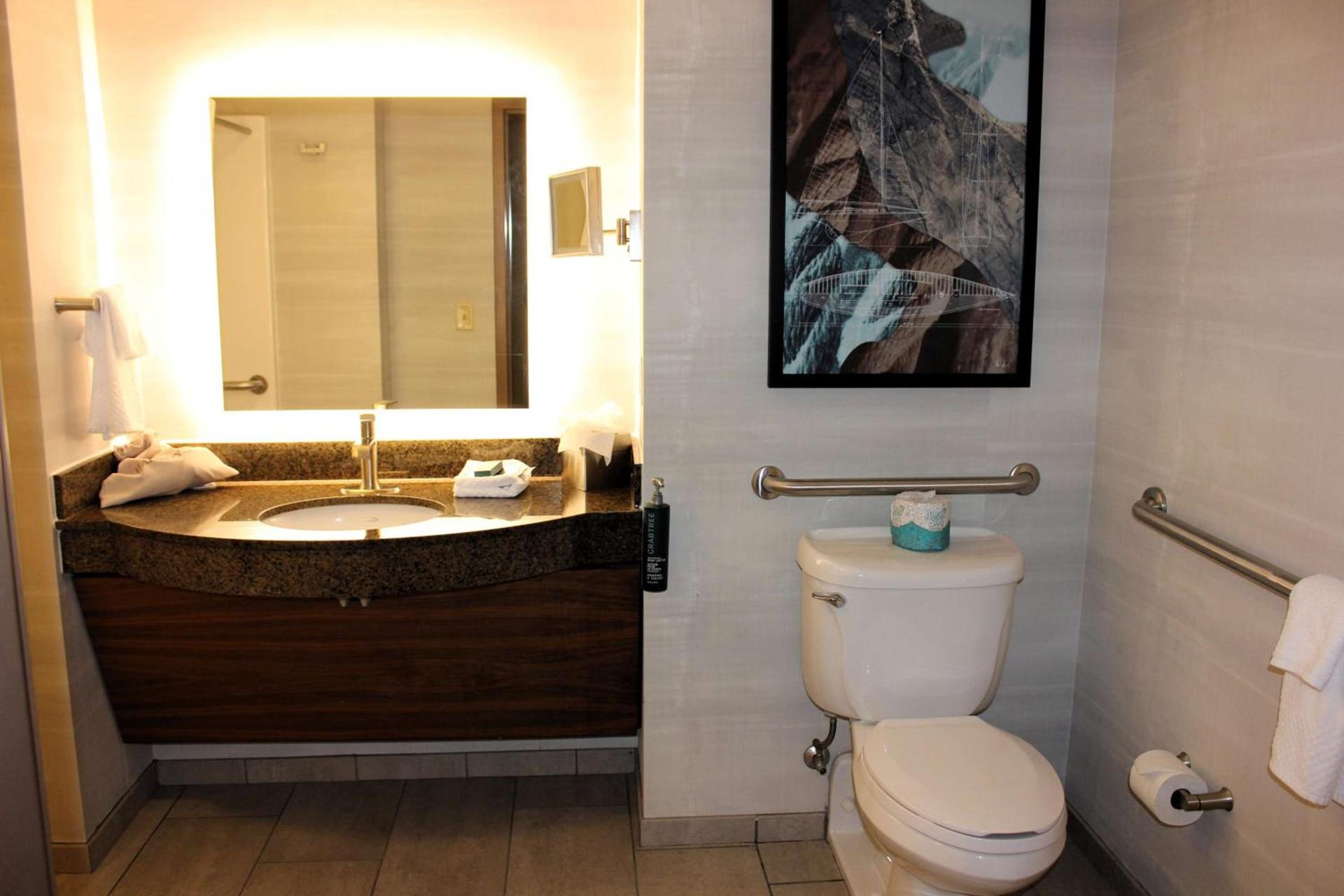 DoubleTree by Hilton Bay City - Riverfront photo 49