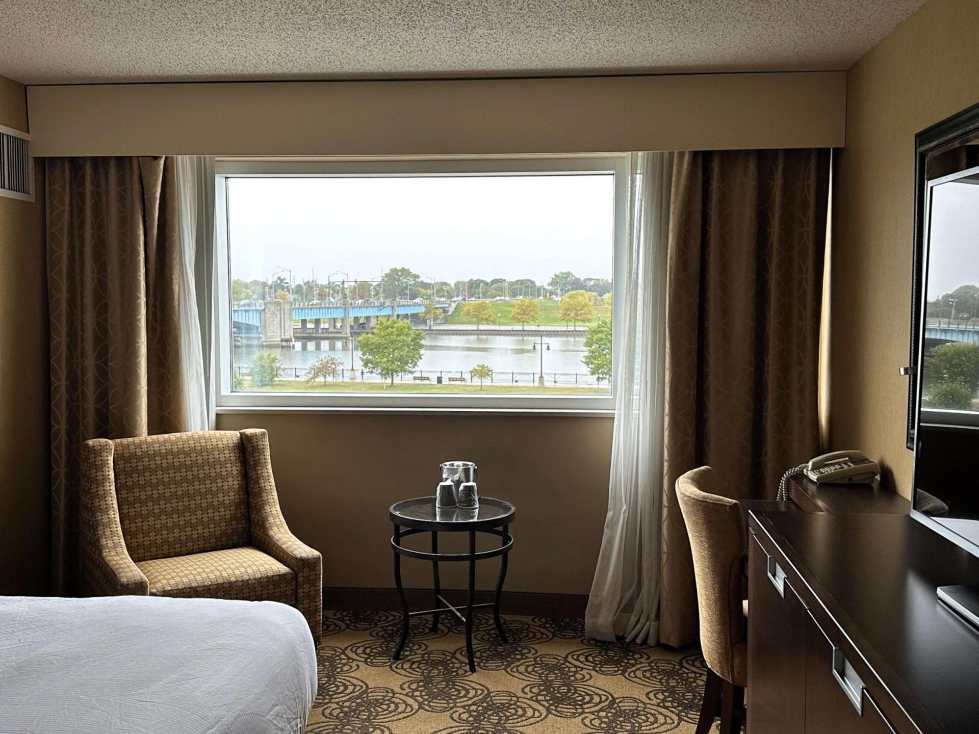 DoubleTree by Hilton Bay City - Riverfront photo 51
