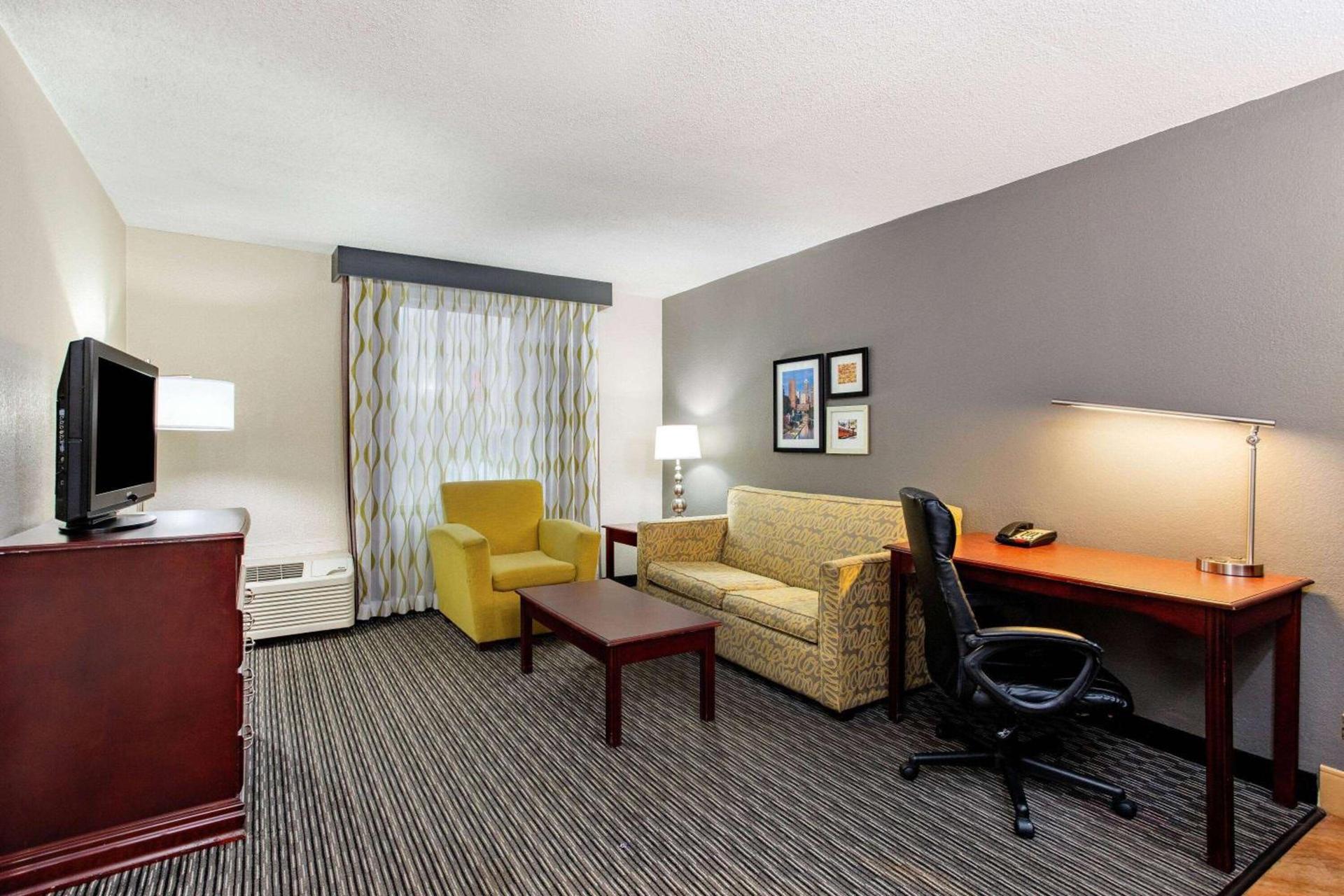 La Quinta by Wyndham Indianapolis South photo 24