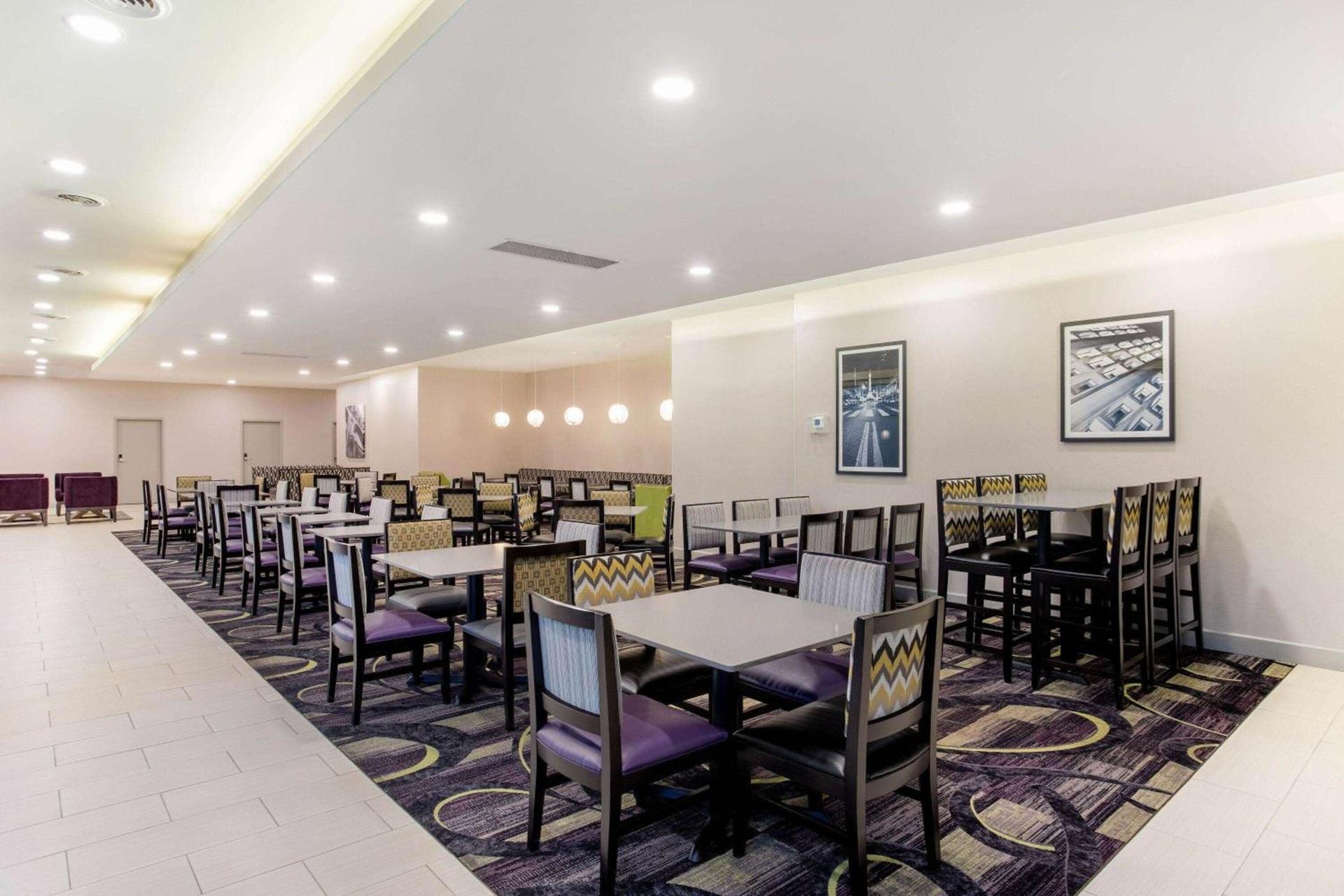 La Quinta by Wyndham Indianapolis South photo 30