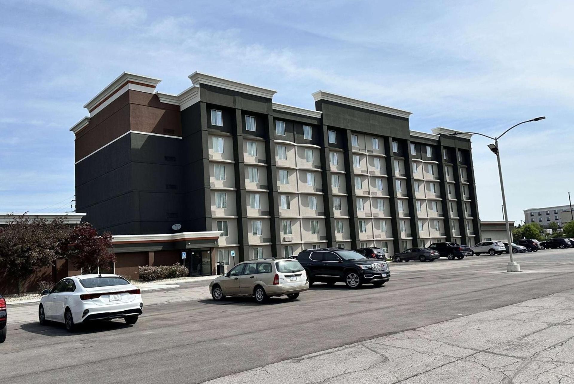 La Quinta by Wyndham Indianapolis South photo 32