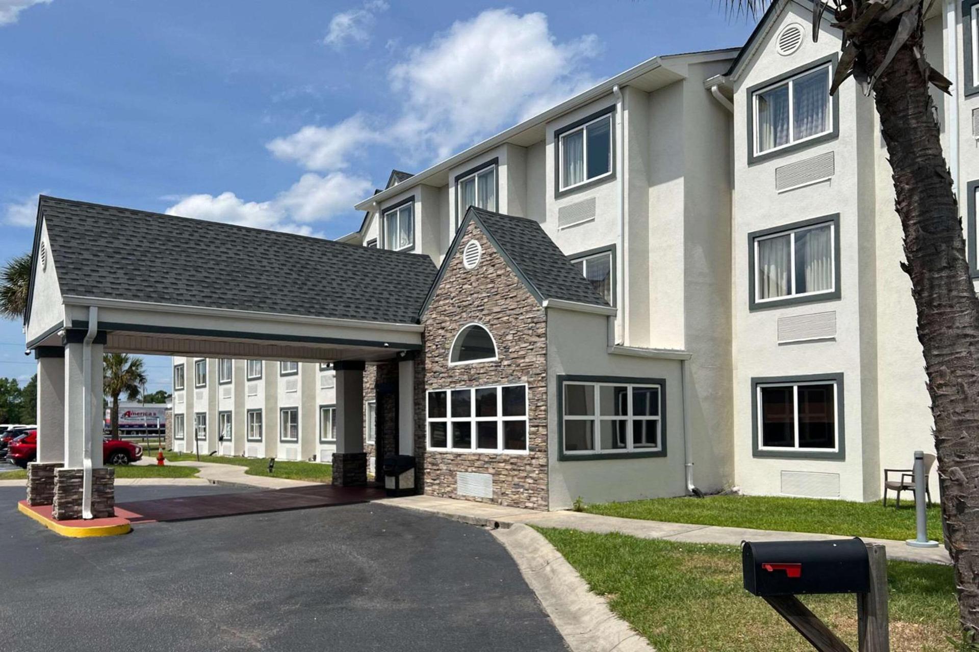 Quality Inn & Suites Myrtle Beach near Outlets photo 1