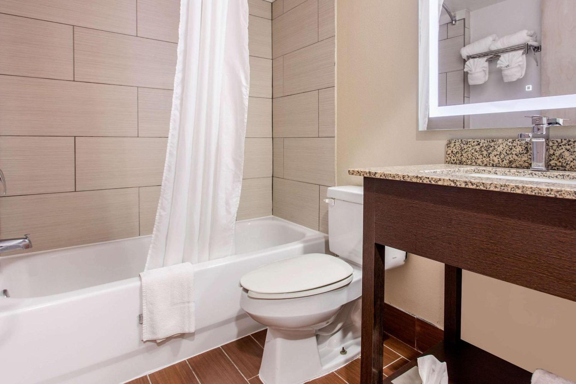 Quality Inn & Suites Myrtle Beach near Outlets photo 3