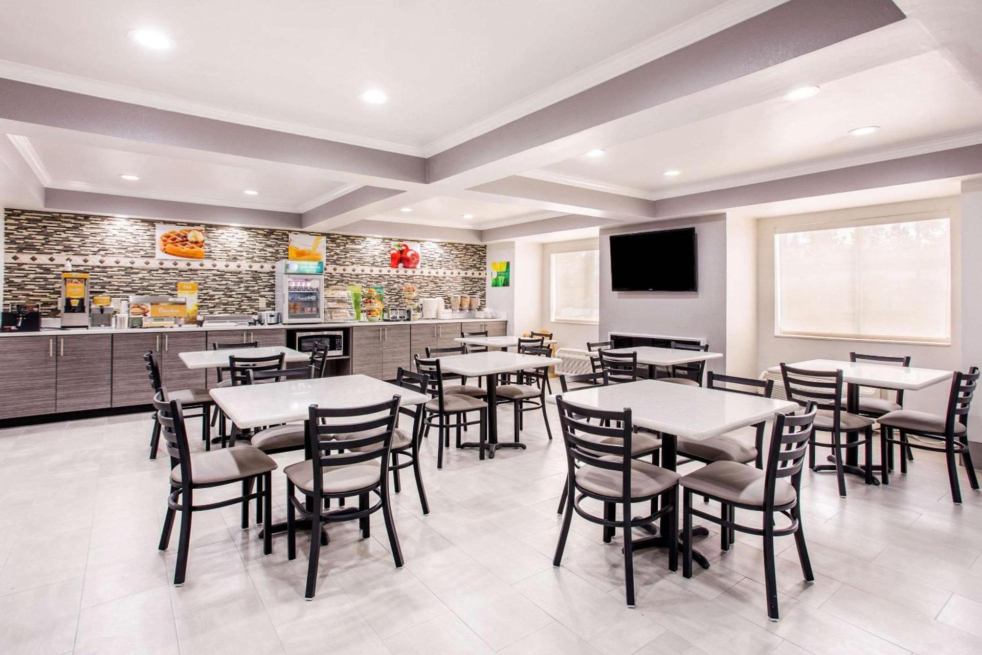 Quality Inn & Suites Myrtle Beach near Outlets photo 11