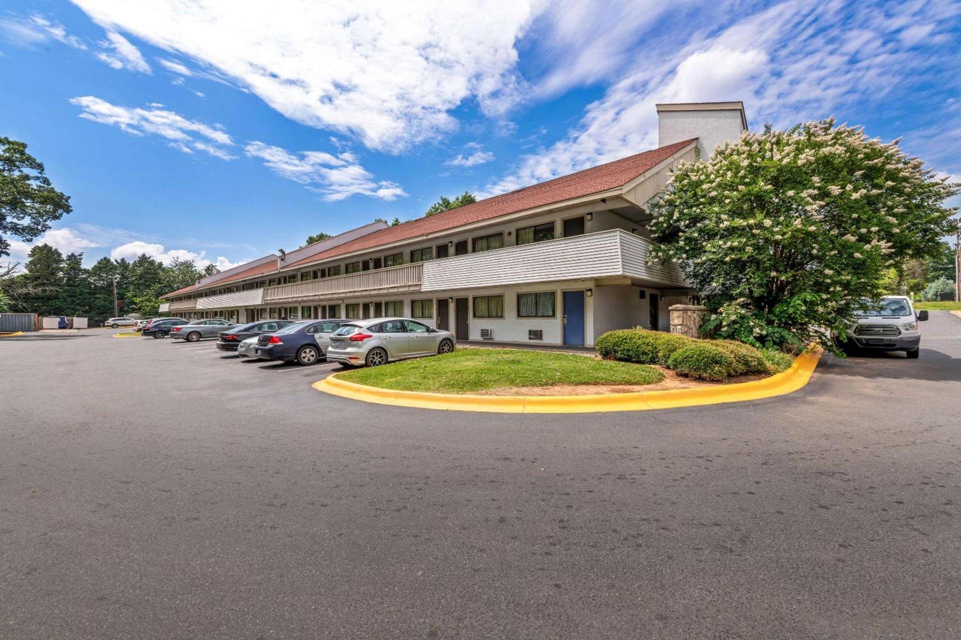 Econo Lodge Charlotte Airport photo 1