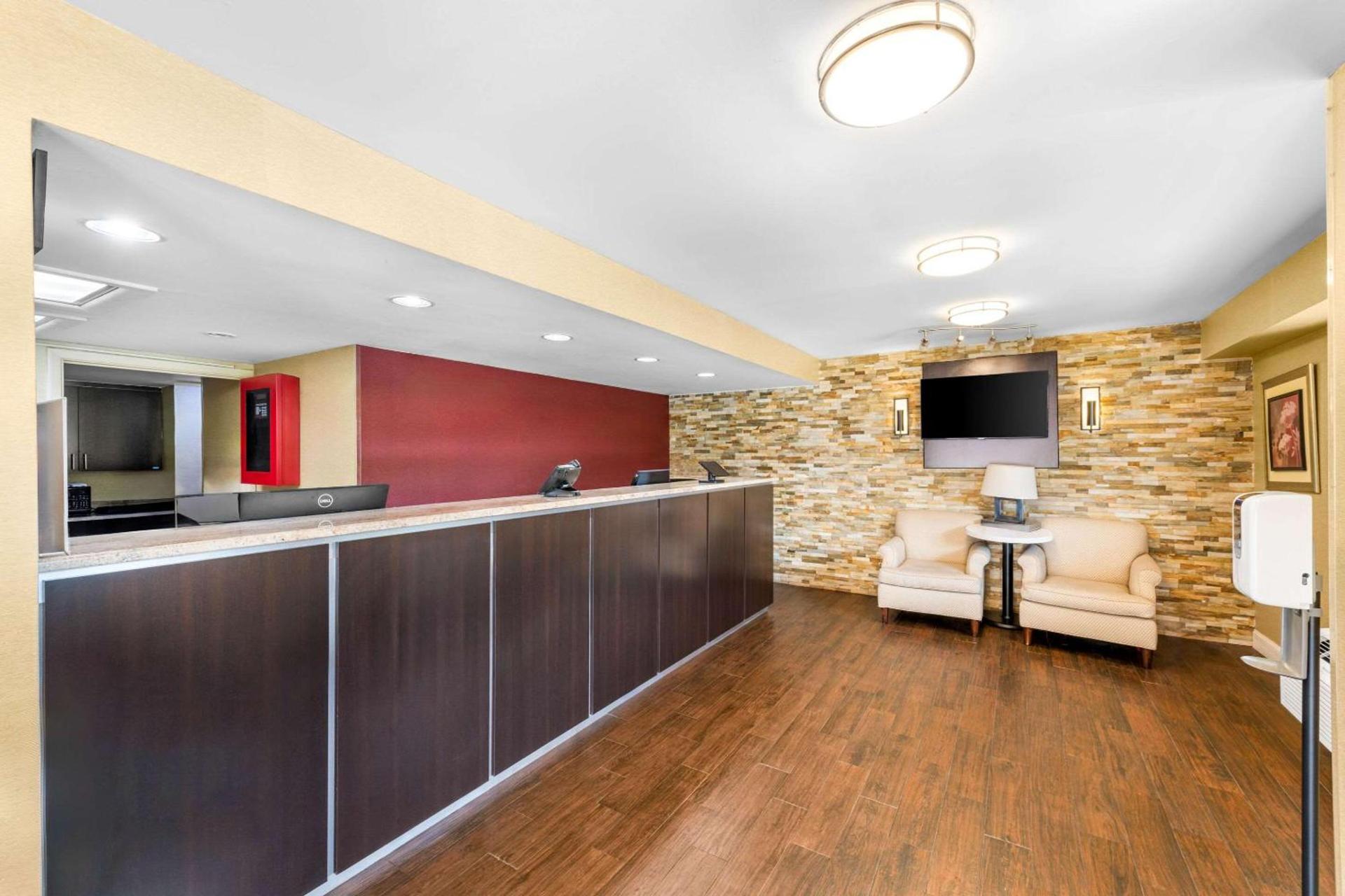 Econo Lodge Charlotte Airport photo 8