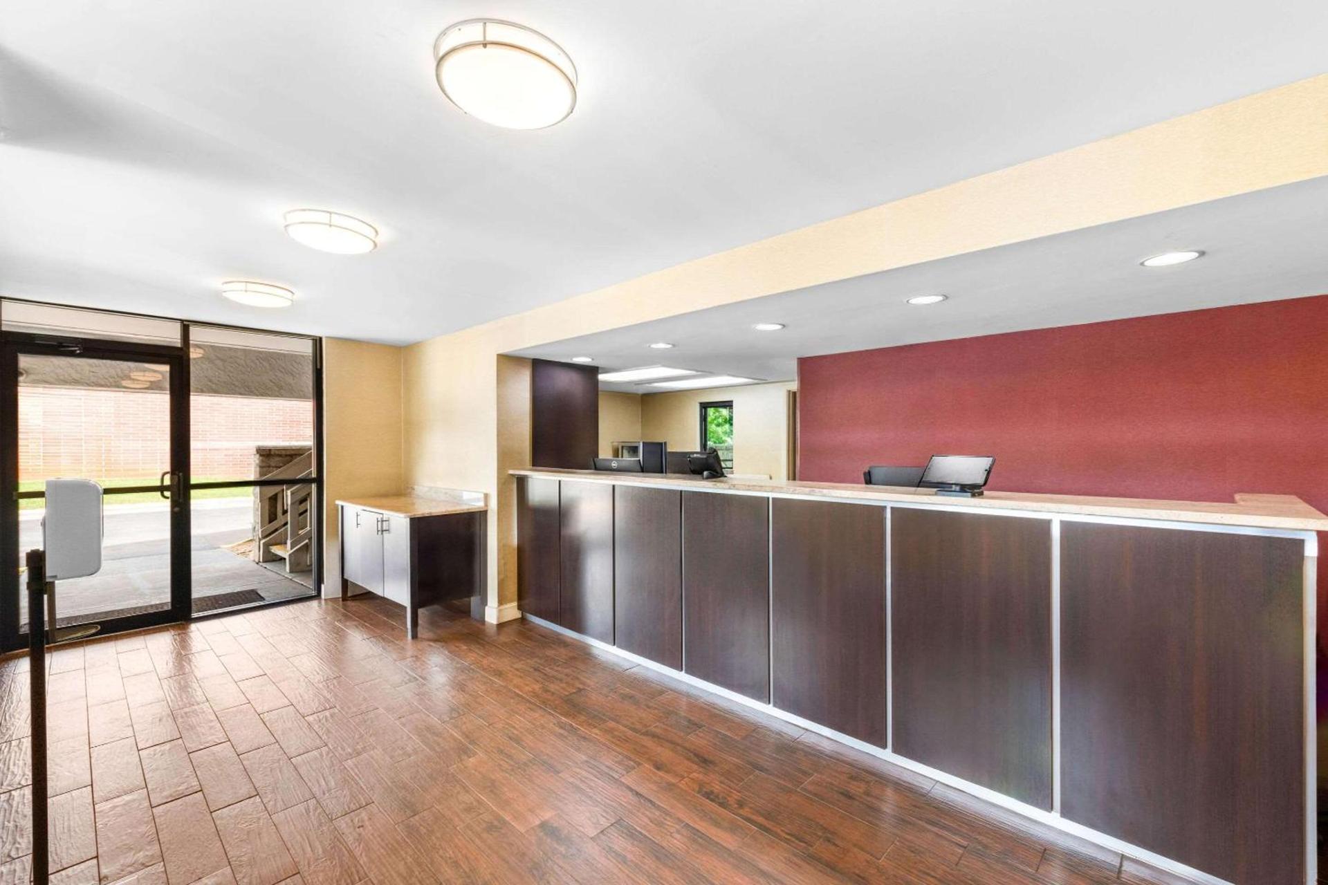 Econo Lodge Charlotte Airport photo 10
