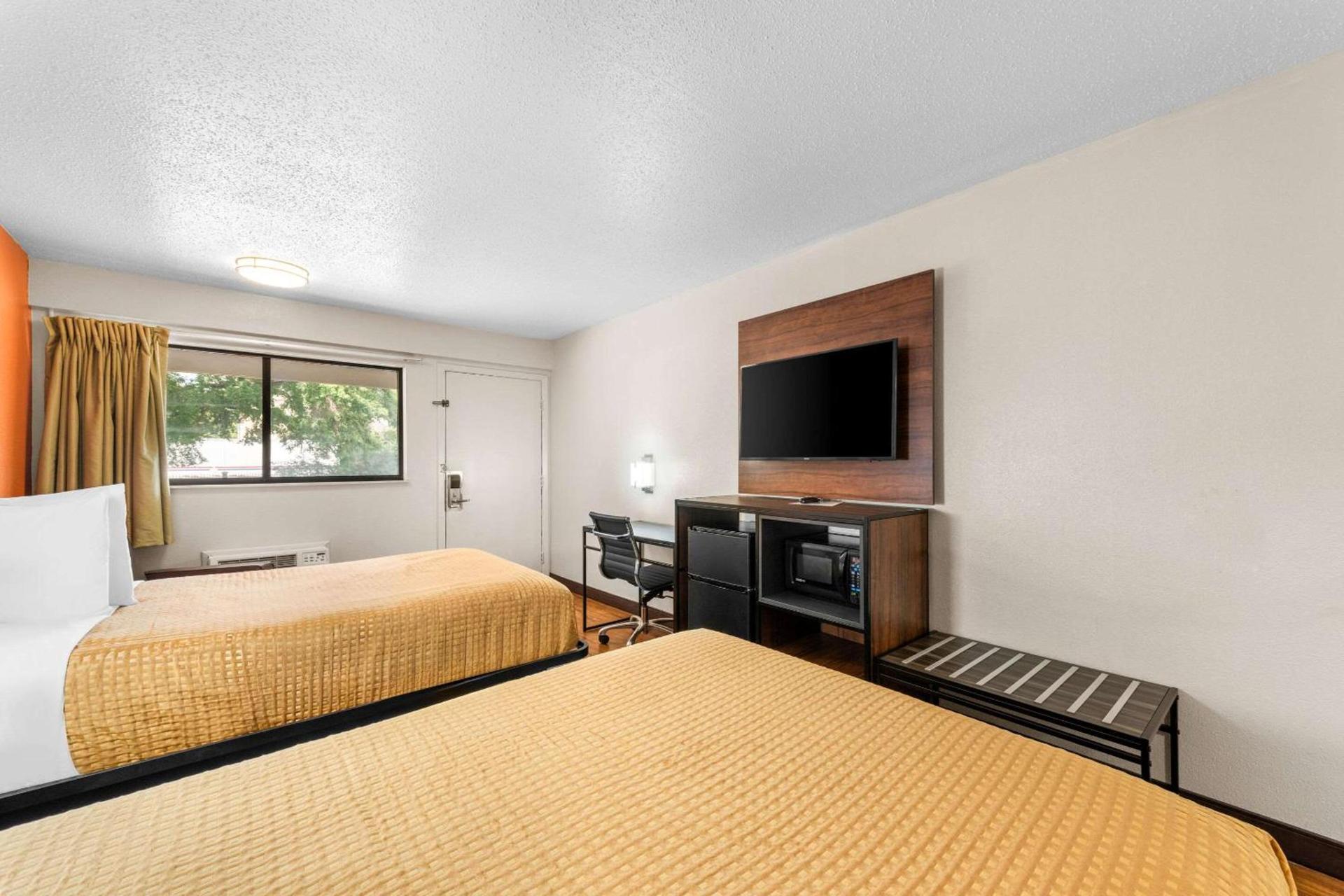 Econo Lodge Charlotte Airport photo 15