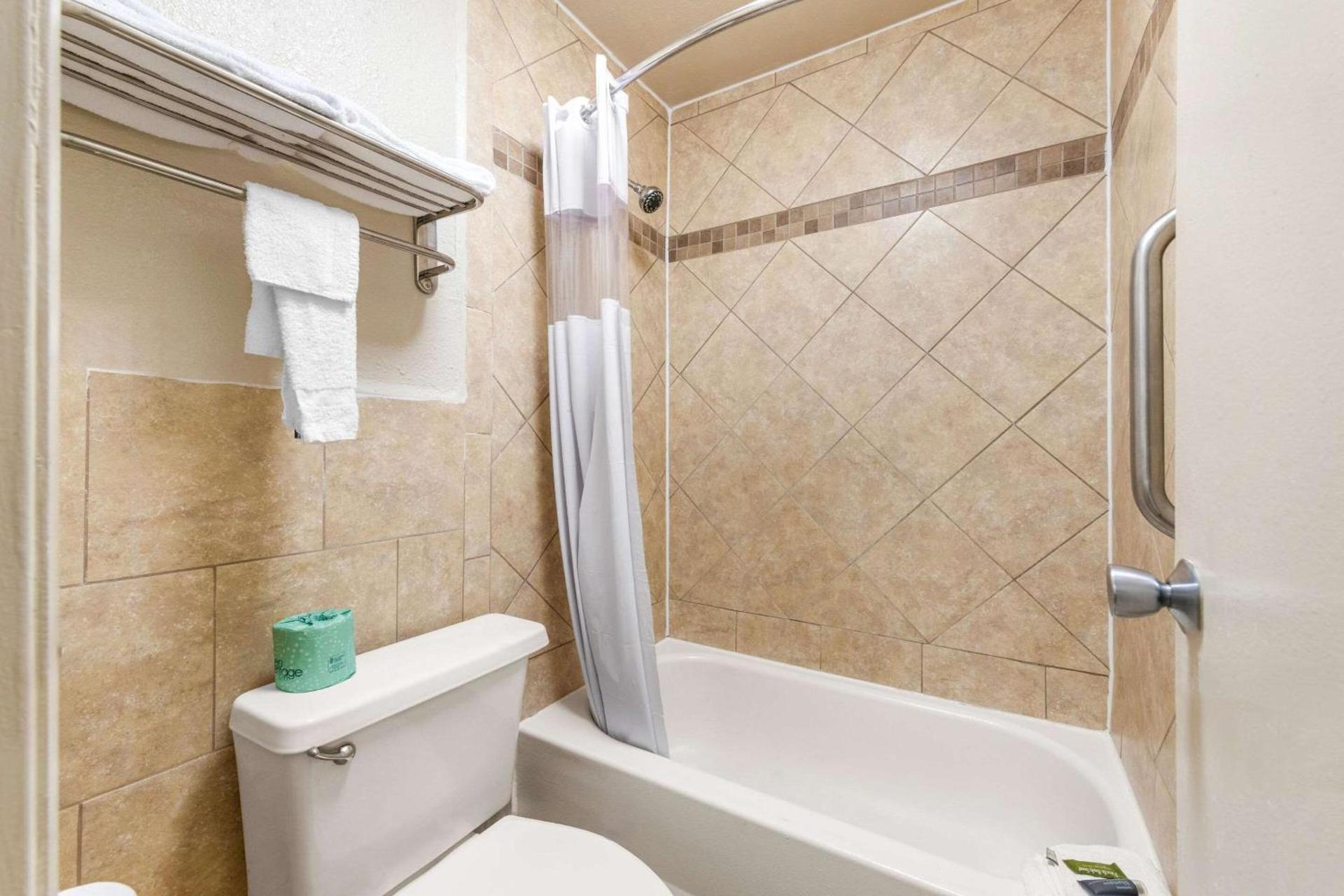 Econo Lodge Charlotte Airport photo 17