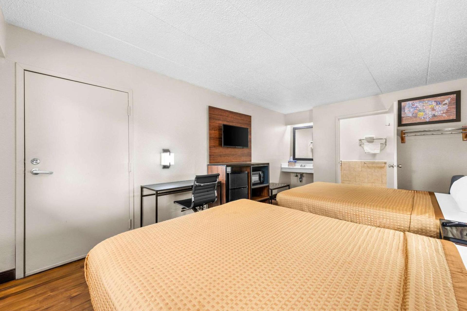 Econo Lodge Charlotte Airport photo 19