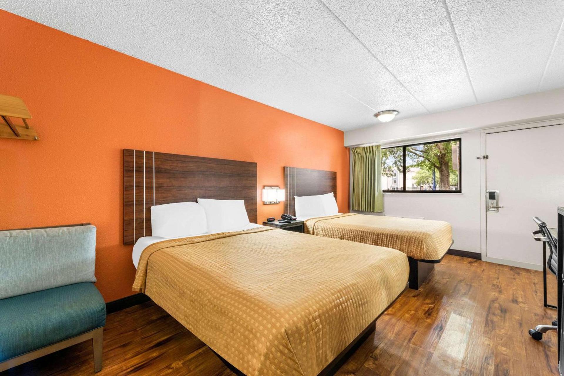 Econo Lodge Charlotte Airport photo 20