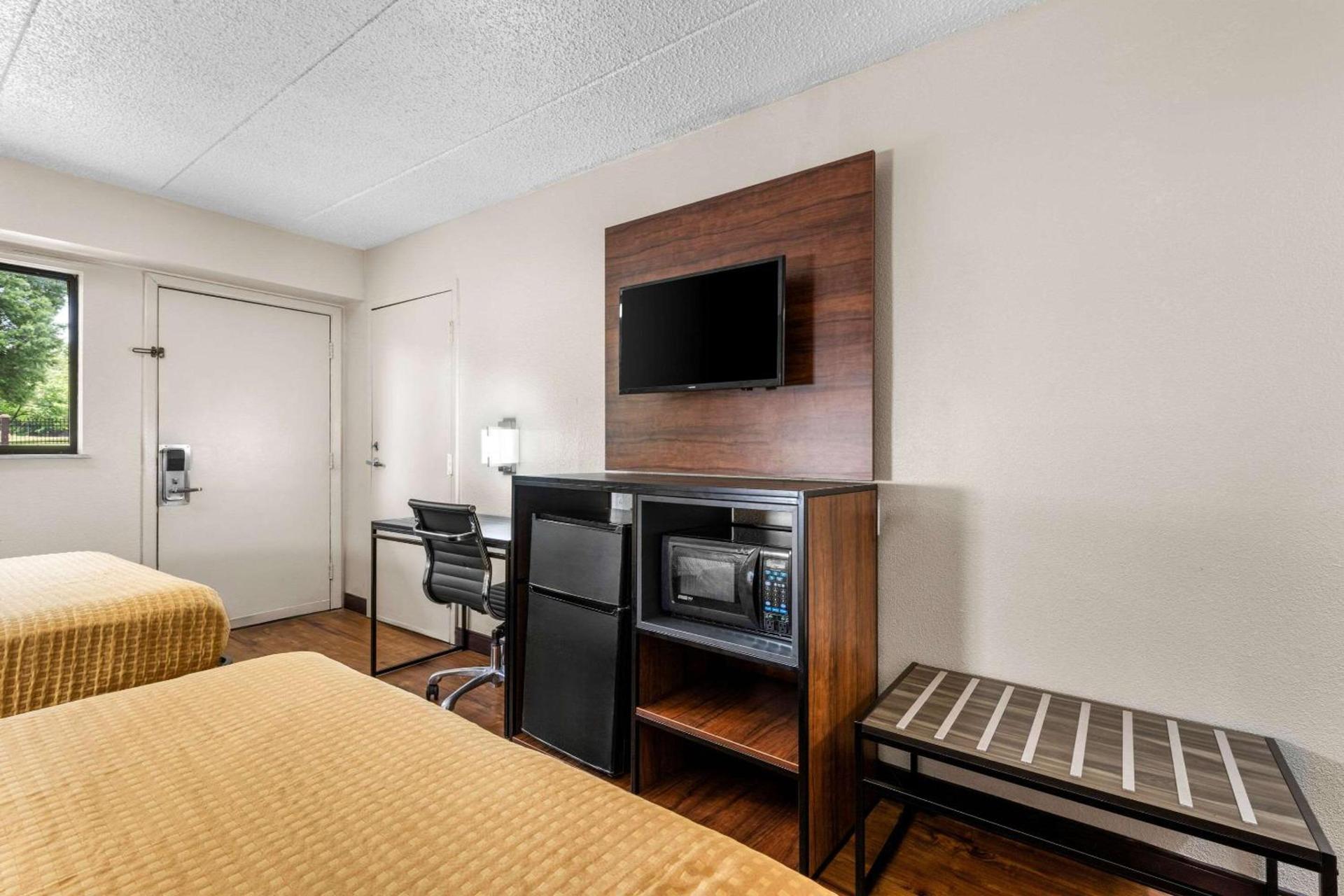 Econo Lodge Charlotte Airport photo 21