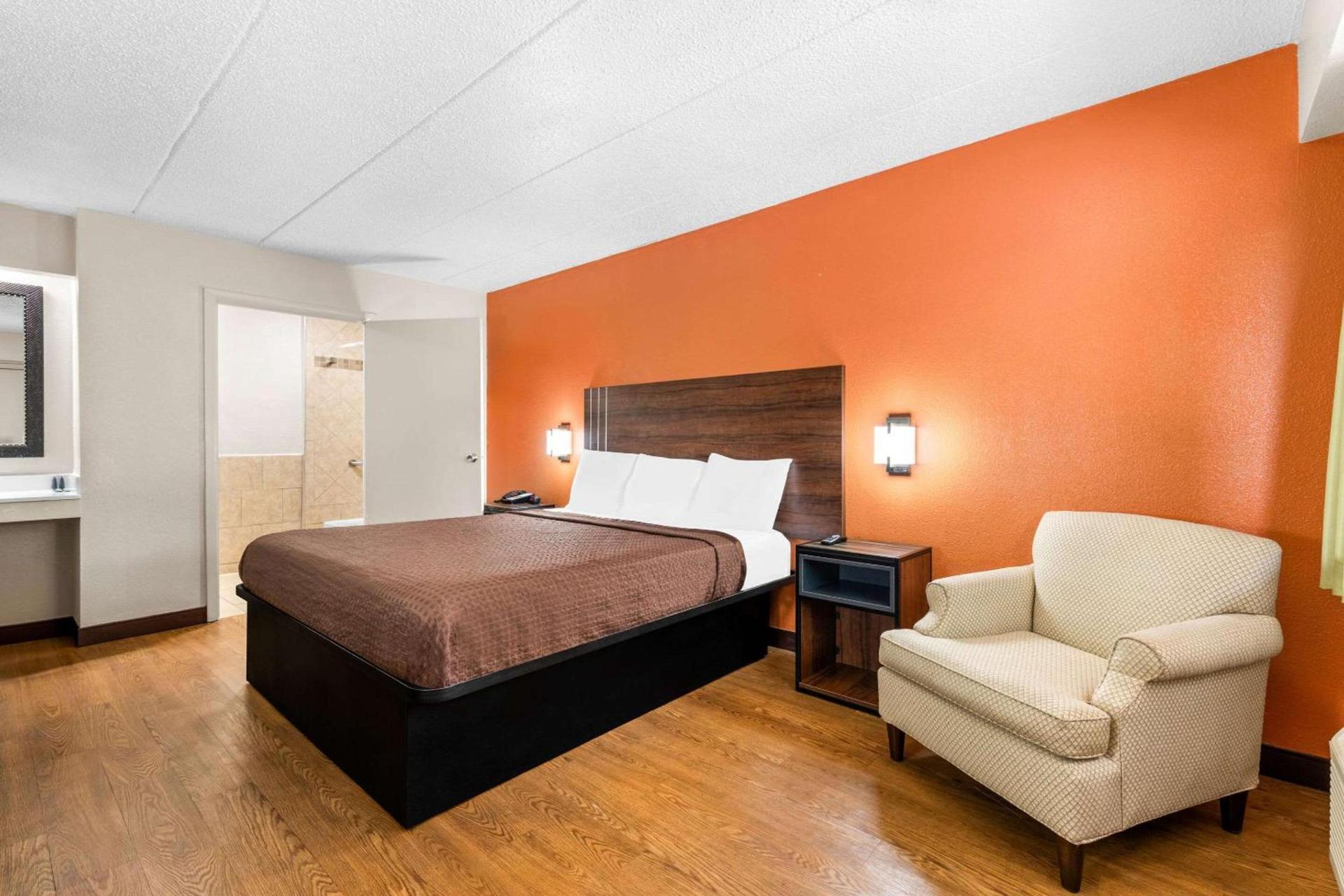 Econo Lodge Charlotte Airport photo 22