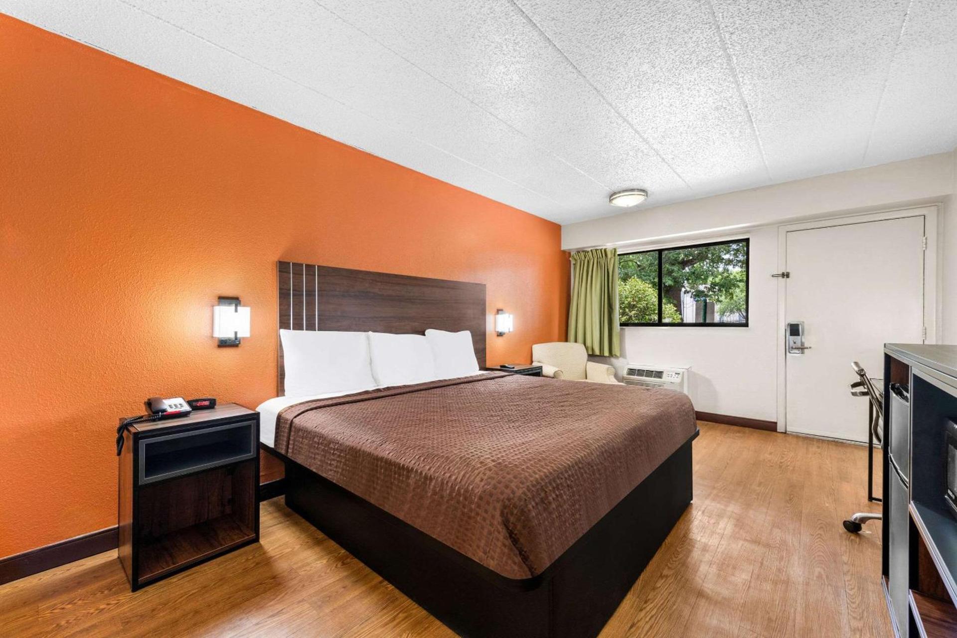 Econo Lodge Charlotte Airport photo 24