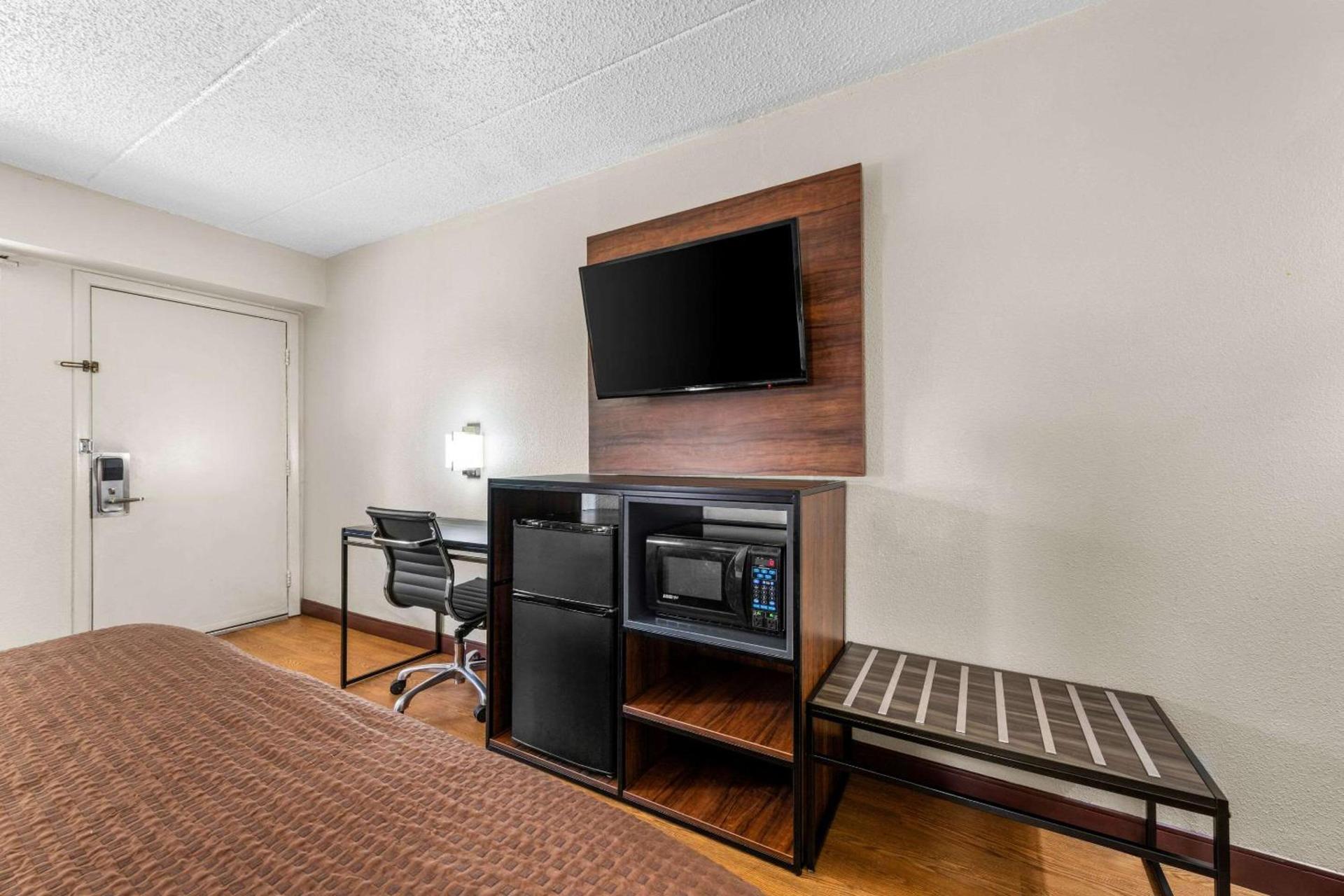 Econo Lodge Charlotte Airport photo 25