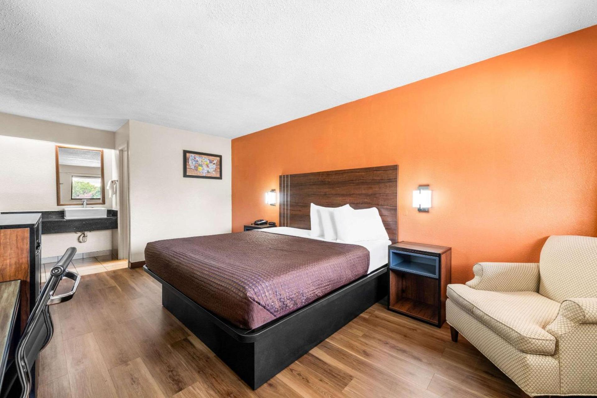 Econo Lodge Charlotte Airport photo 28