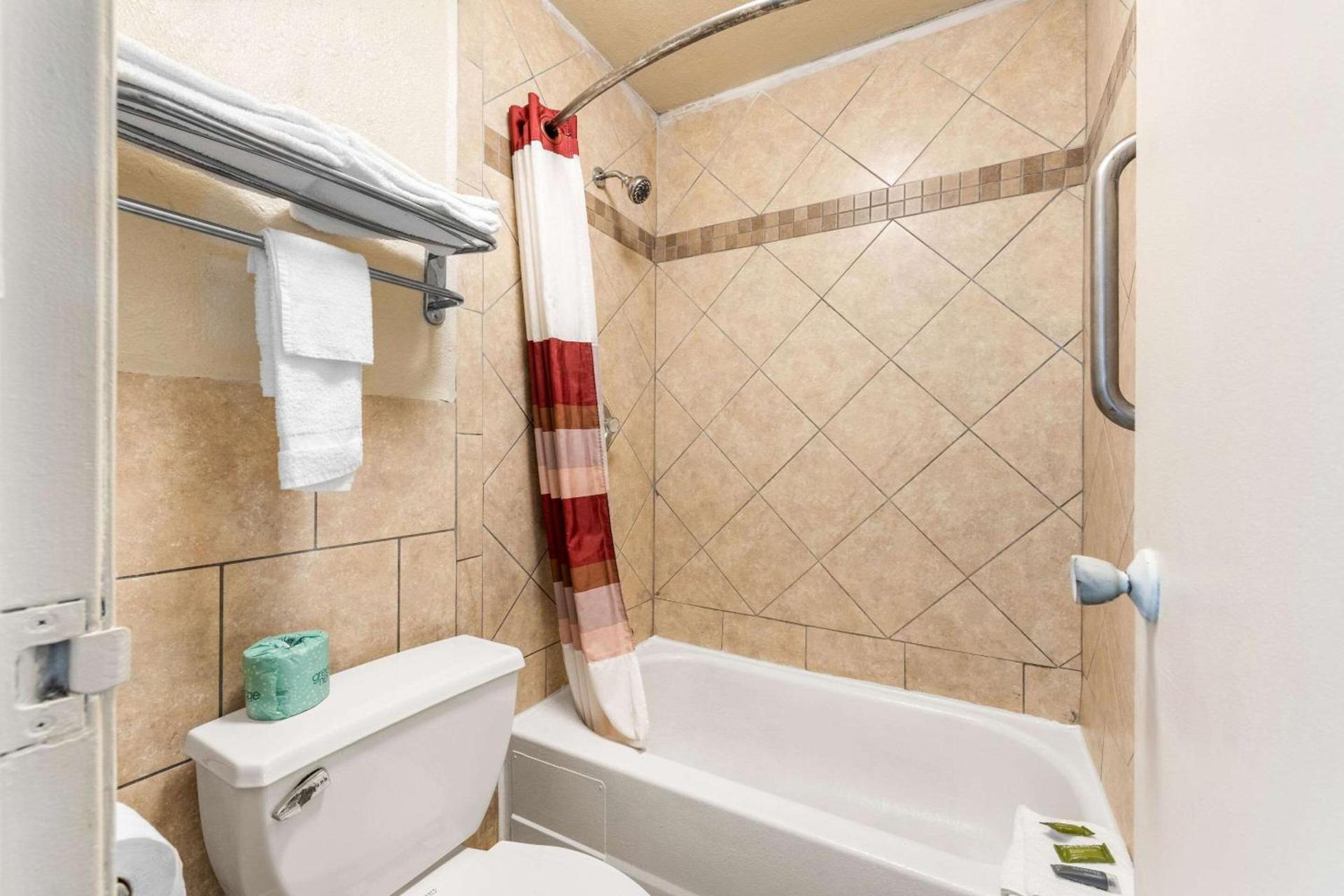 Econo Lodge Charlotte Airport photo 32