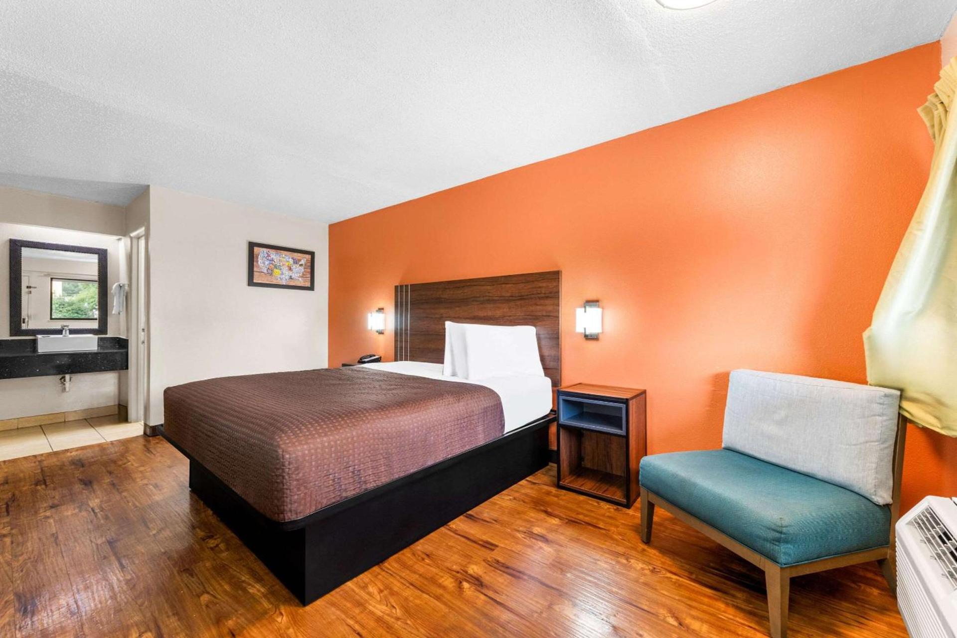 Econo Lodge Charlotte Airport photo 33