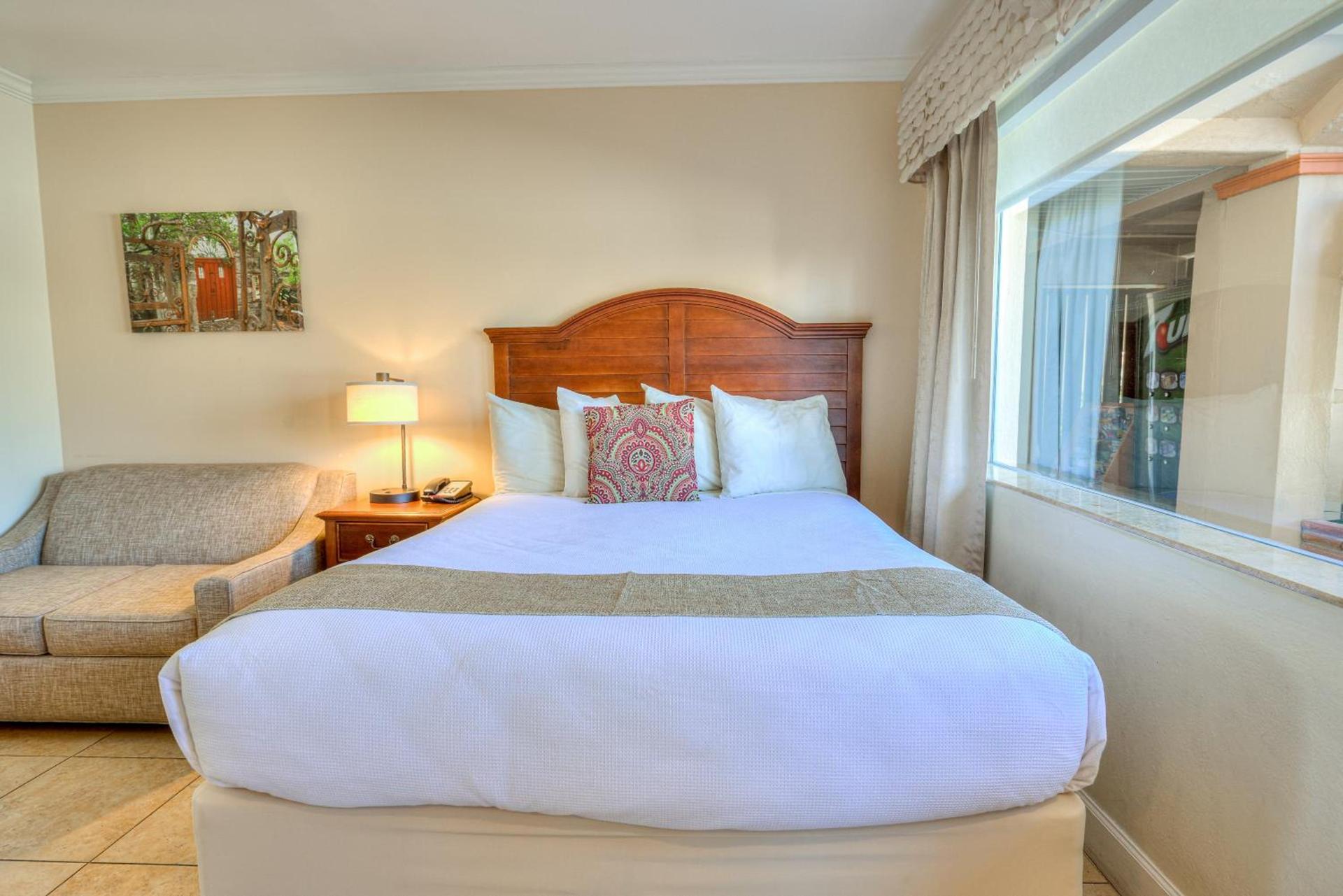 La Fiesta Ocean Inn & Suites photo 41
