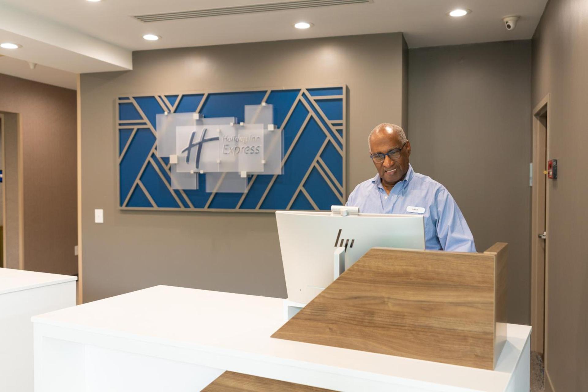 Holiday Inn Express Miami Airport-Blue Lagoon Area by IHG photo 5