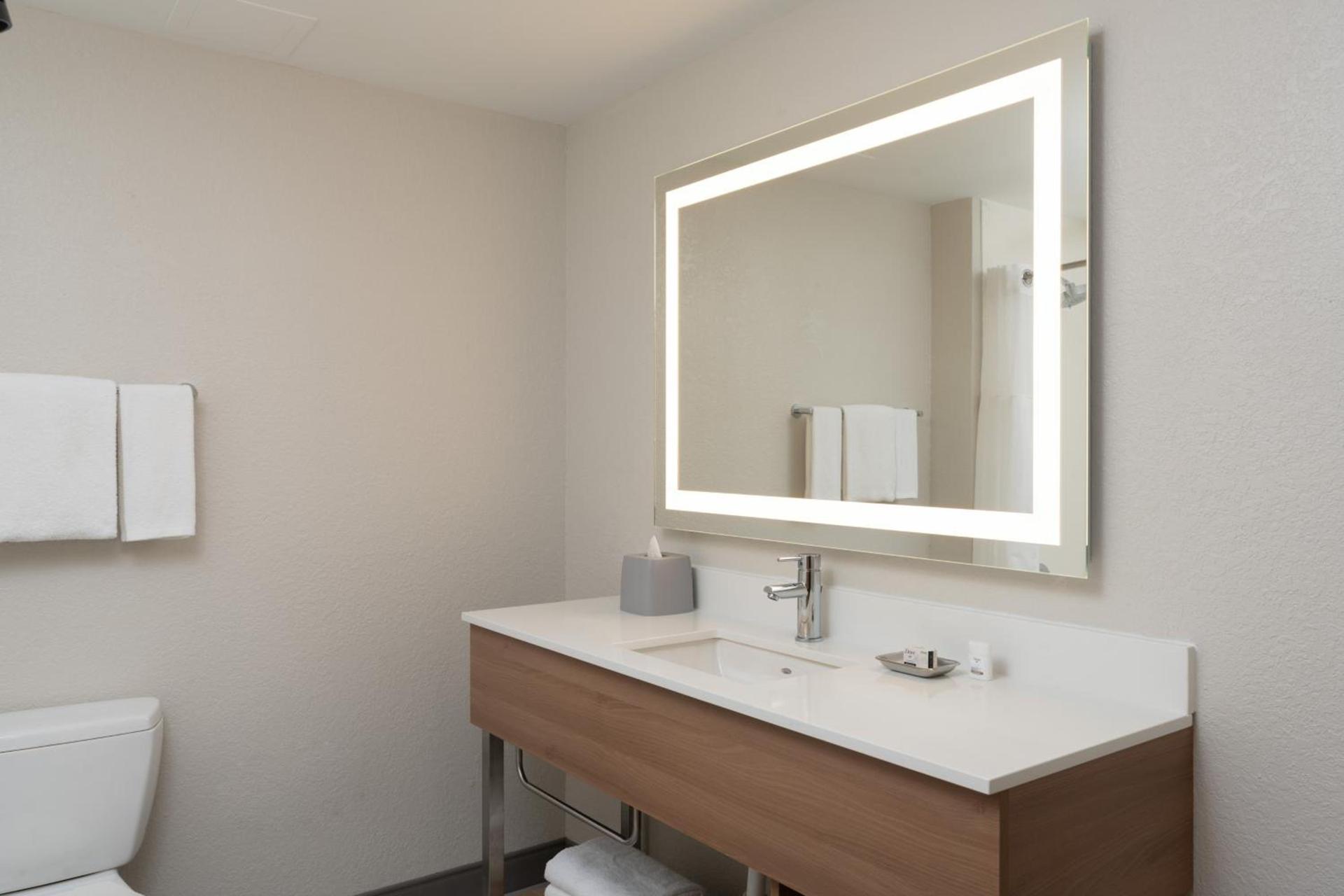 Holiday Inn Express Miami Airport-Blue Lagoon Area by IHG photo 63