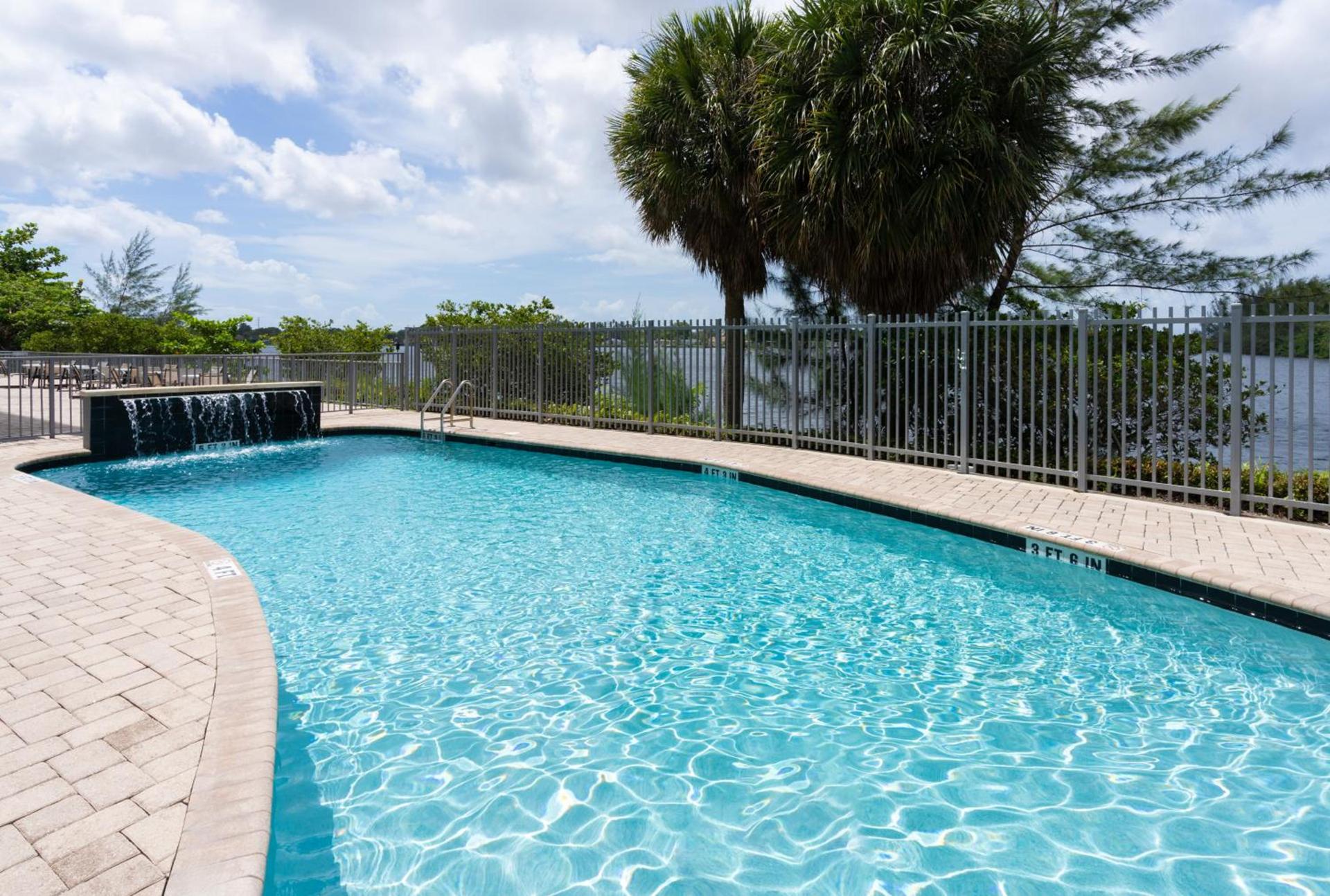 Holiday Inn Express Miami Airport-Blue Lagoon Area by IHG photo 11