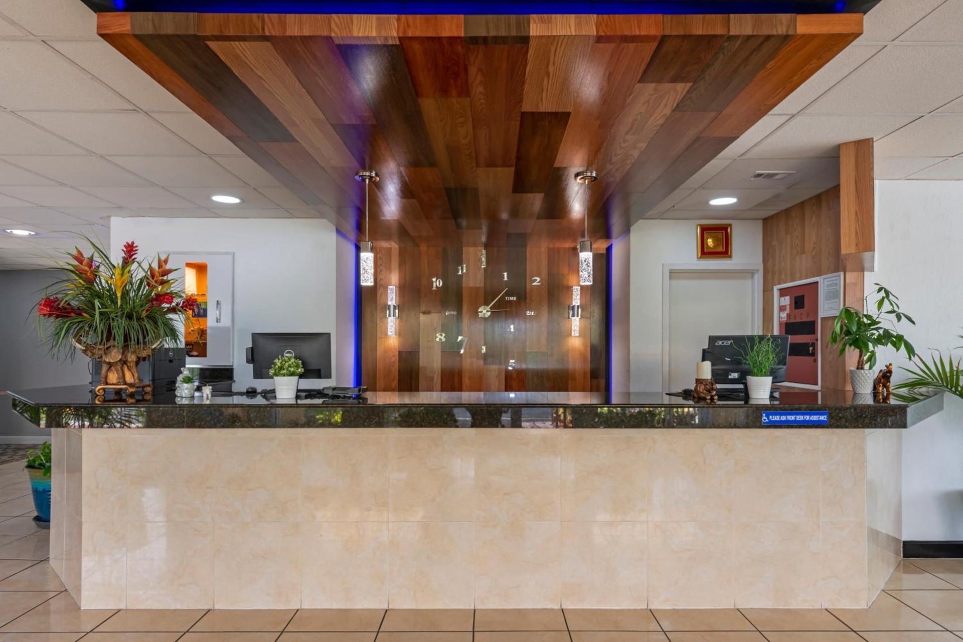 Rodeway Inn Clermont North photo 2
