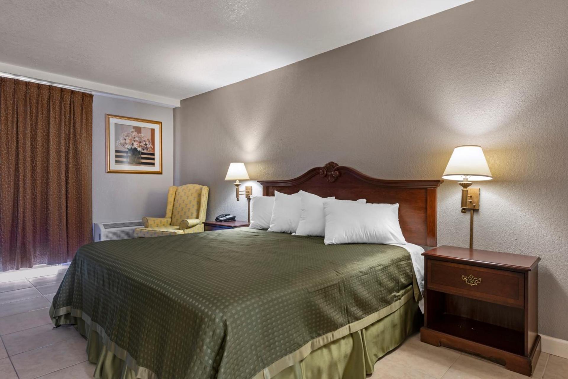Rodeway Inn Clermont North photo 5