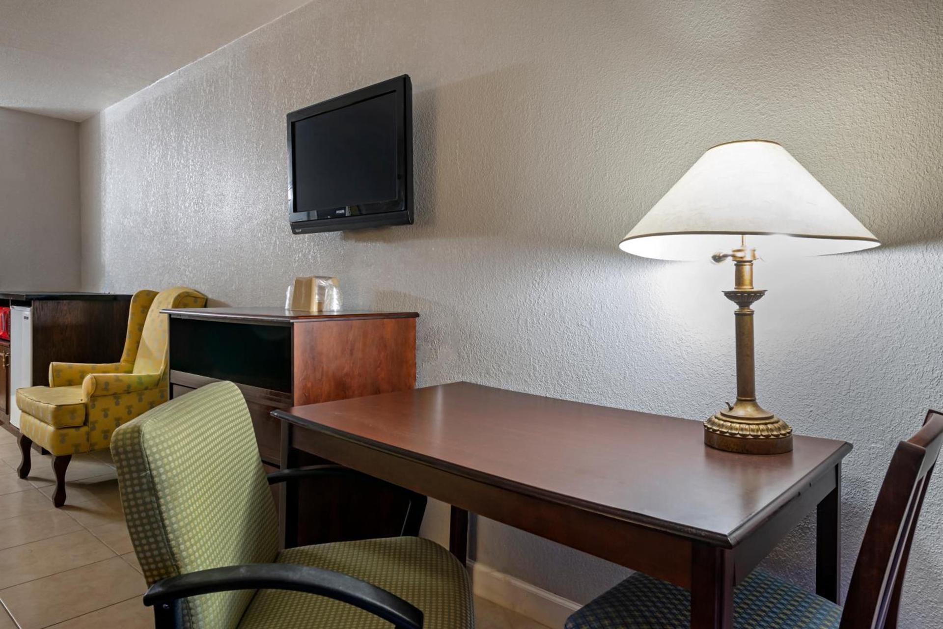 Rodeway Inn Clermont North photo 9