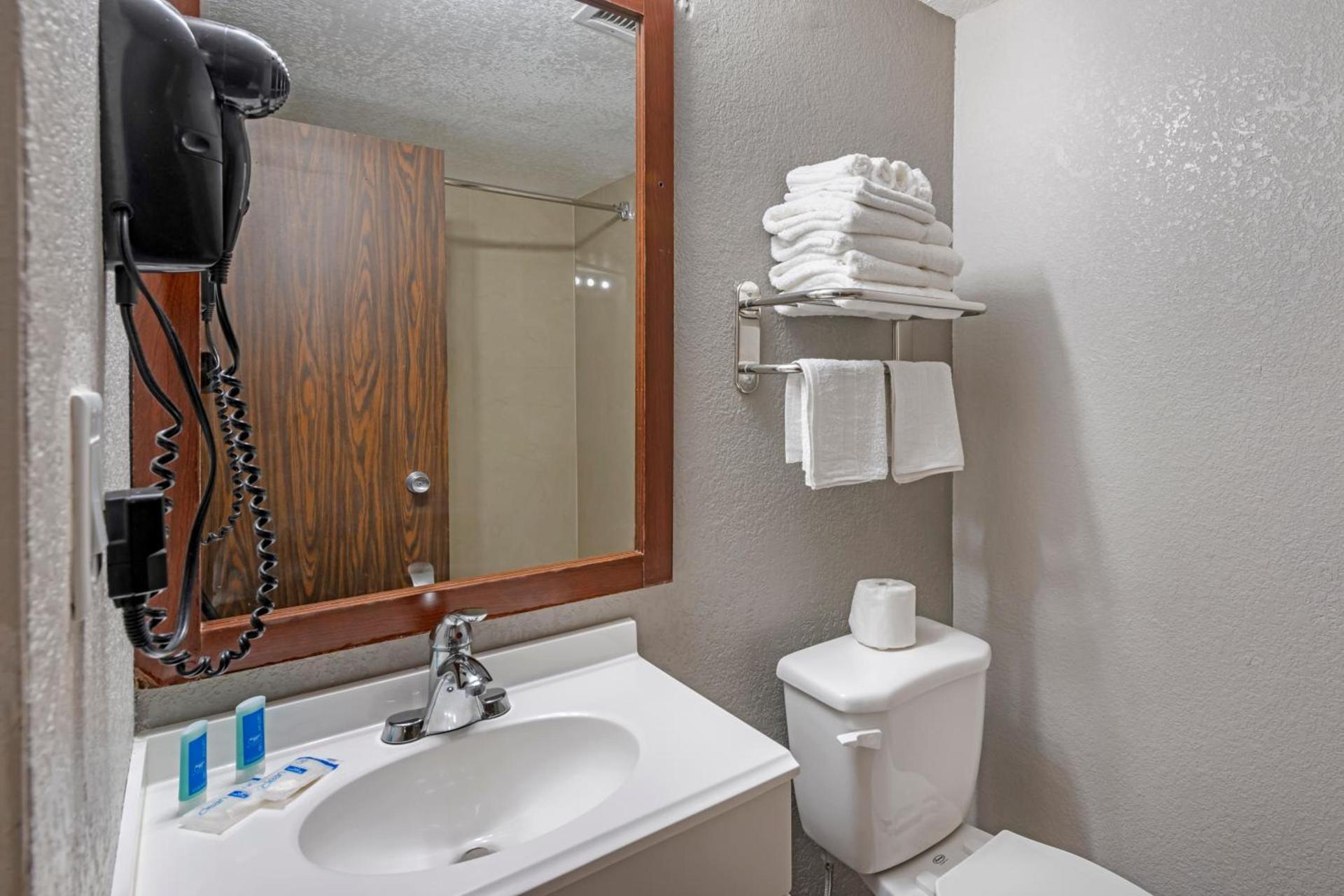 Rodeway Inn Clermont North photo 11
