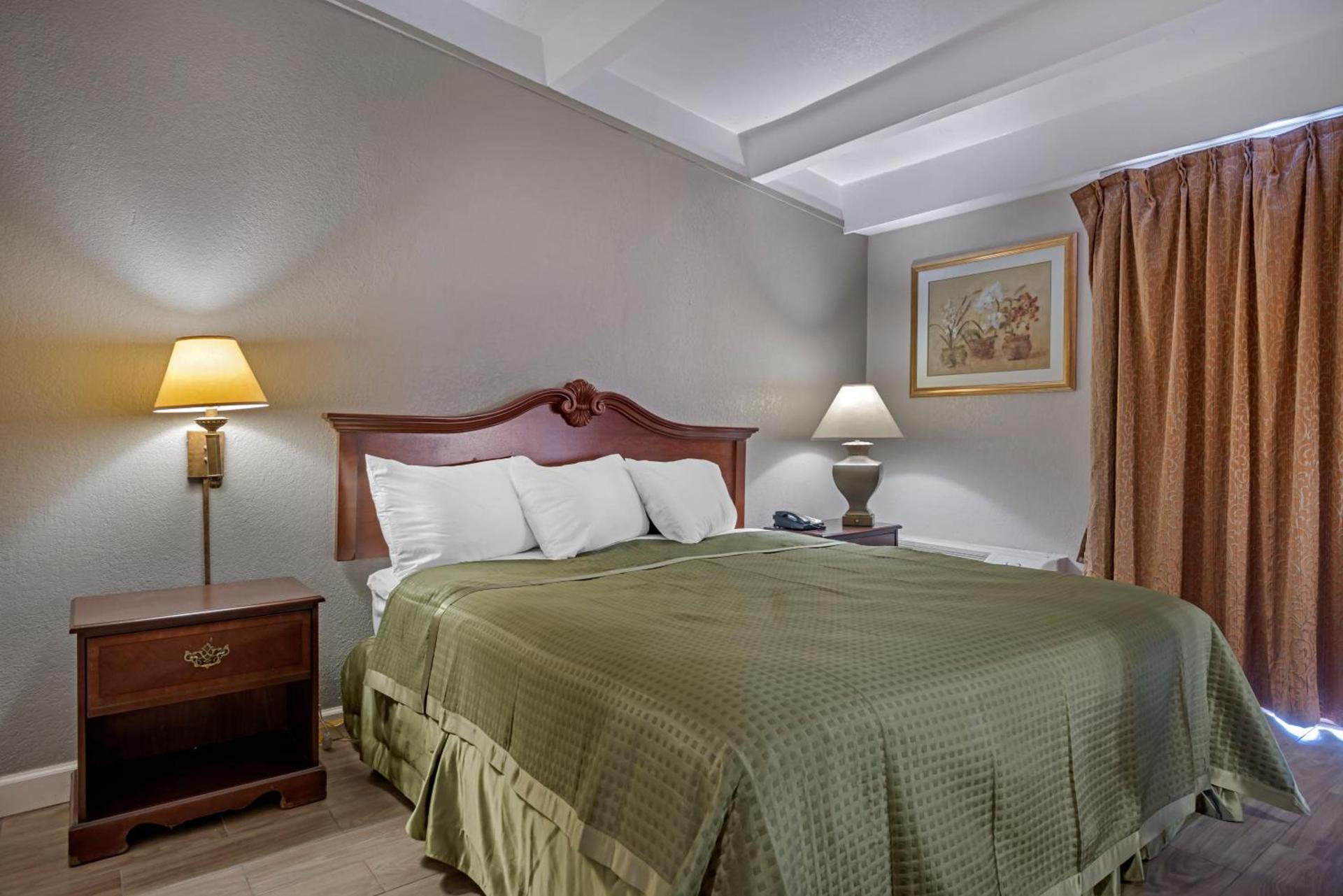 Rodeway Inn Clermont North photo 13