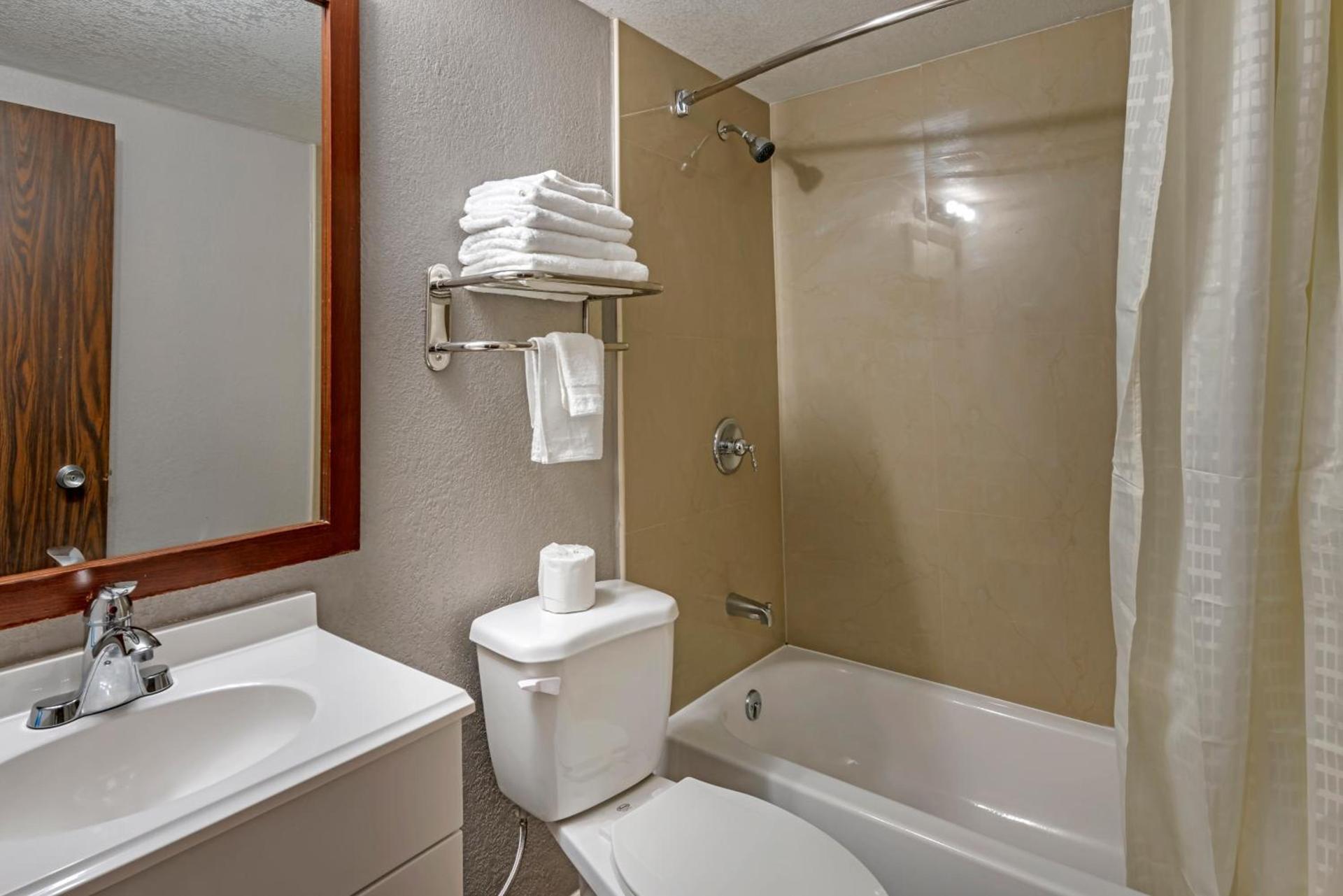 Rodeway Inn Clermont North photo 14