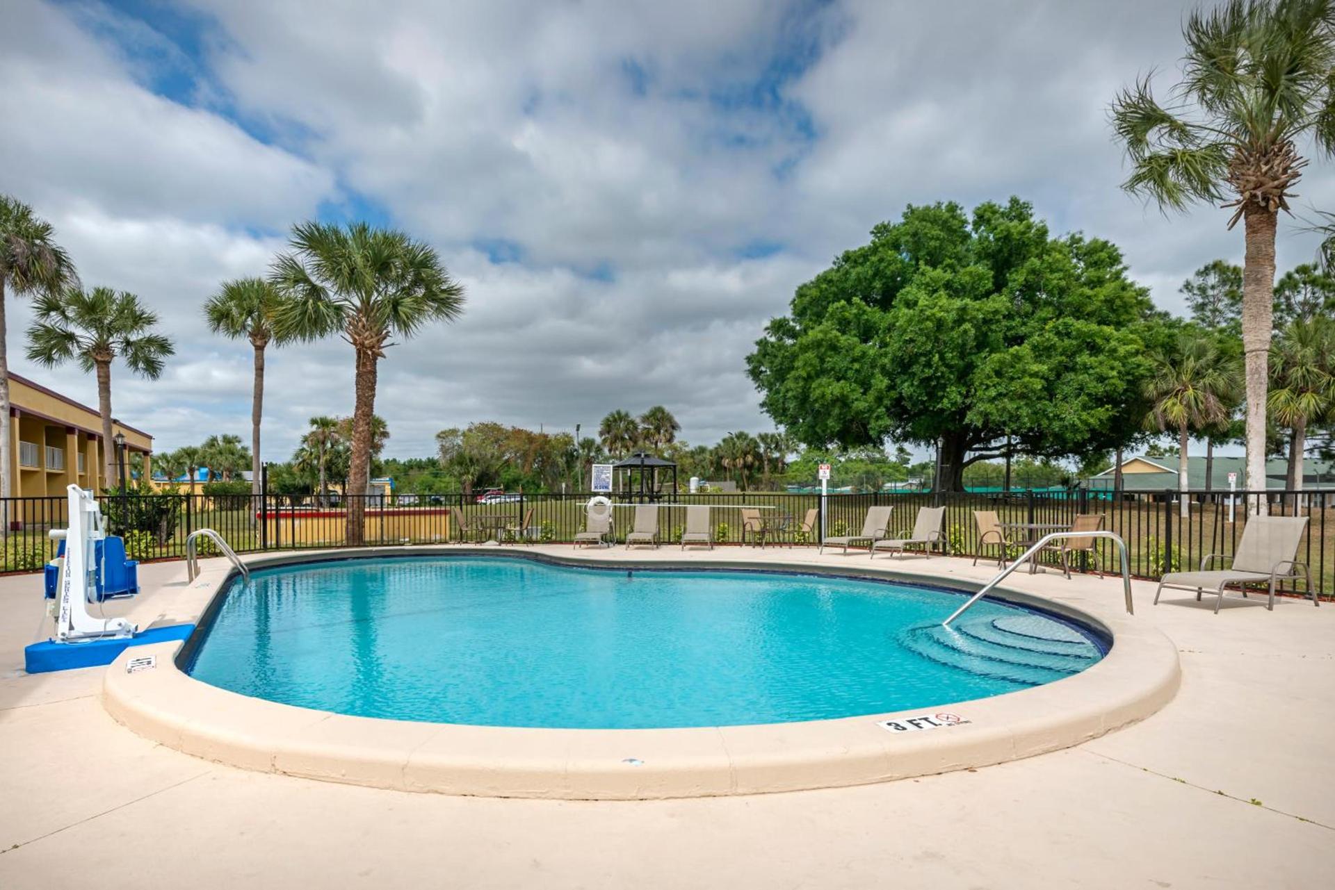 Rodeway Inn Clermont North photo 17
