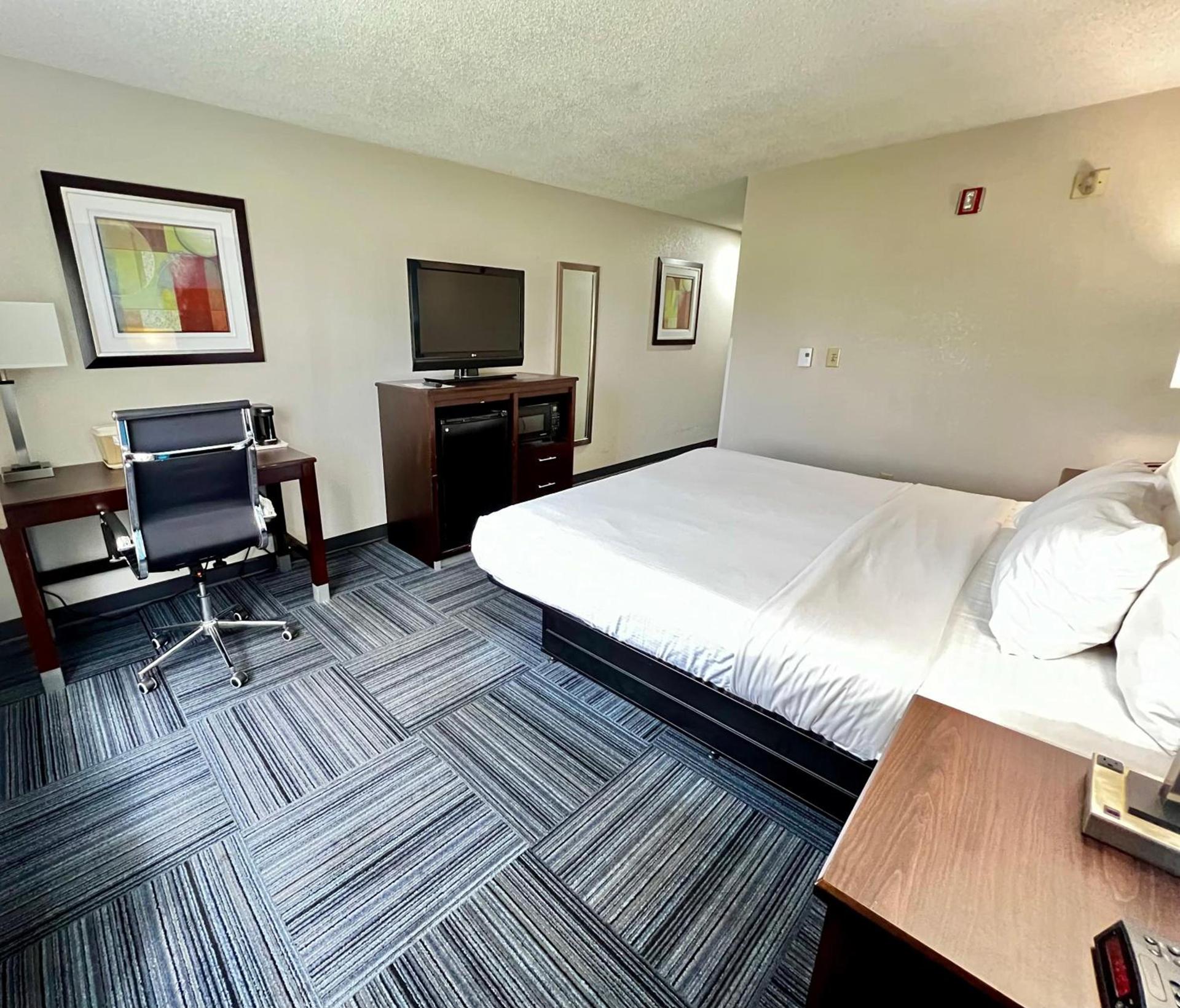 Baymont by Wyndham Marinette photo 35