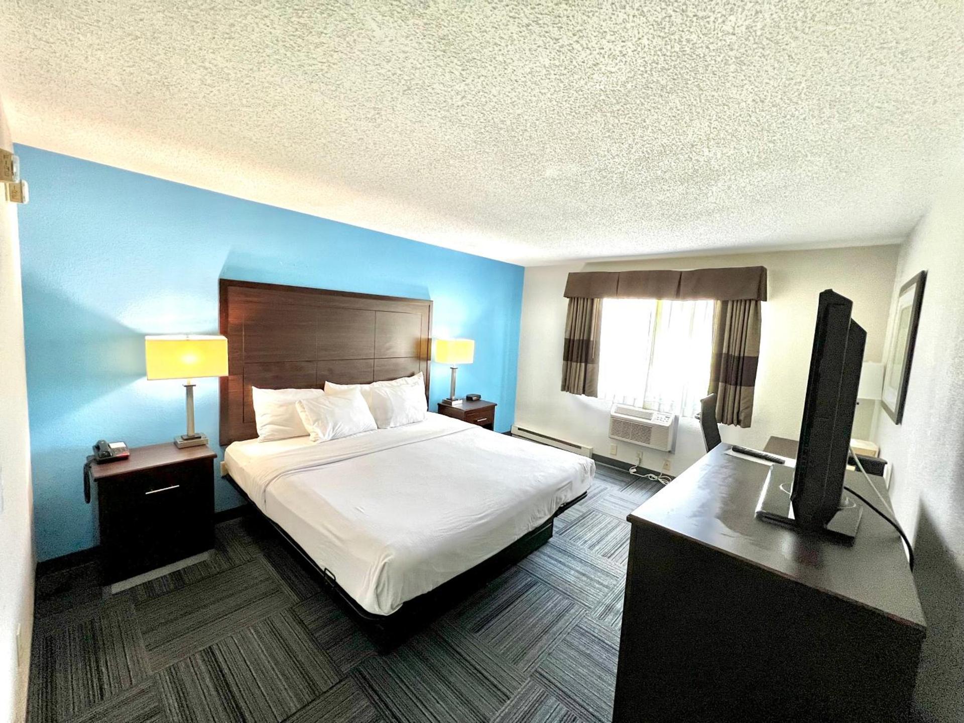 Baymont by Wyndham Marinette photo 32