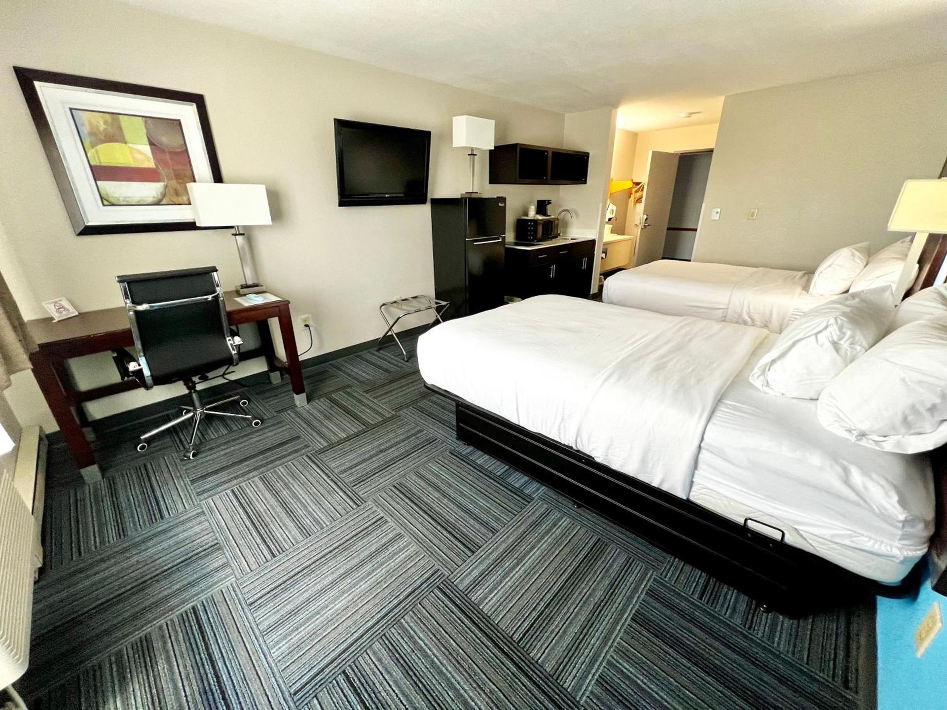Baymont by Wyndham Marinette photo 47