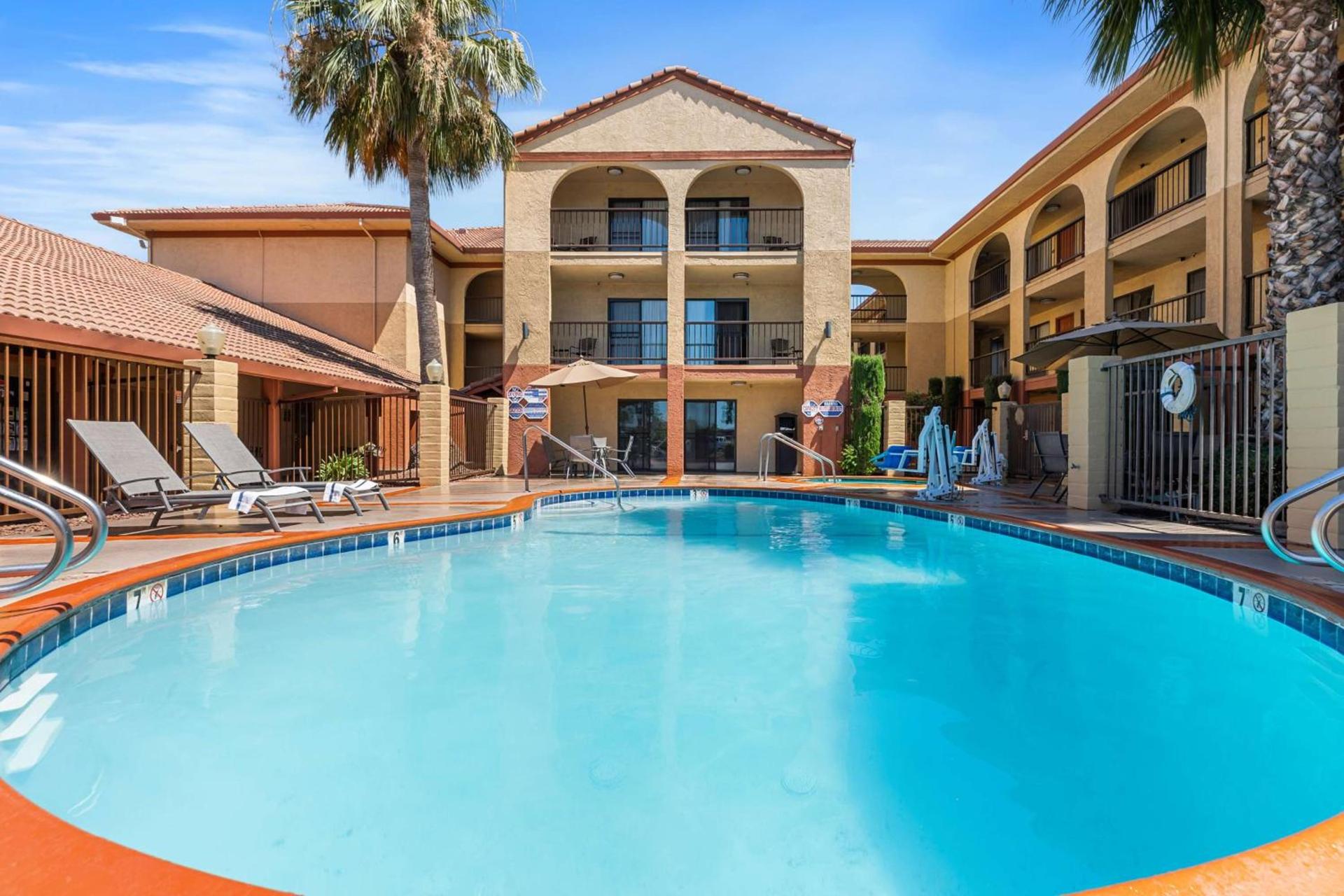Best Western Plus Executive Inn & Suites photo 5