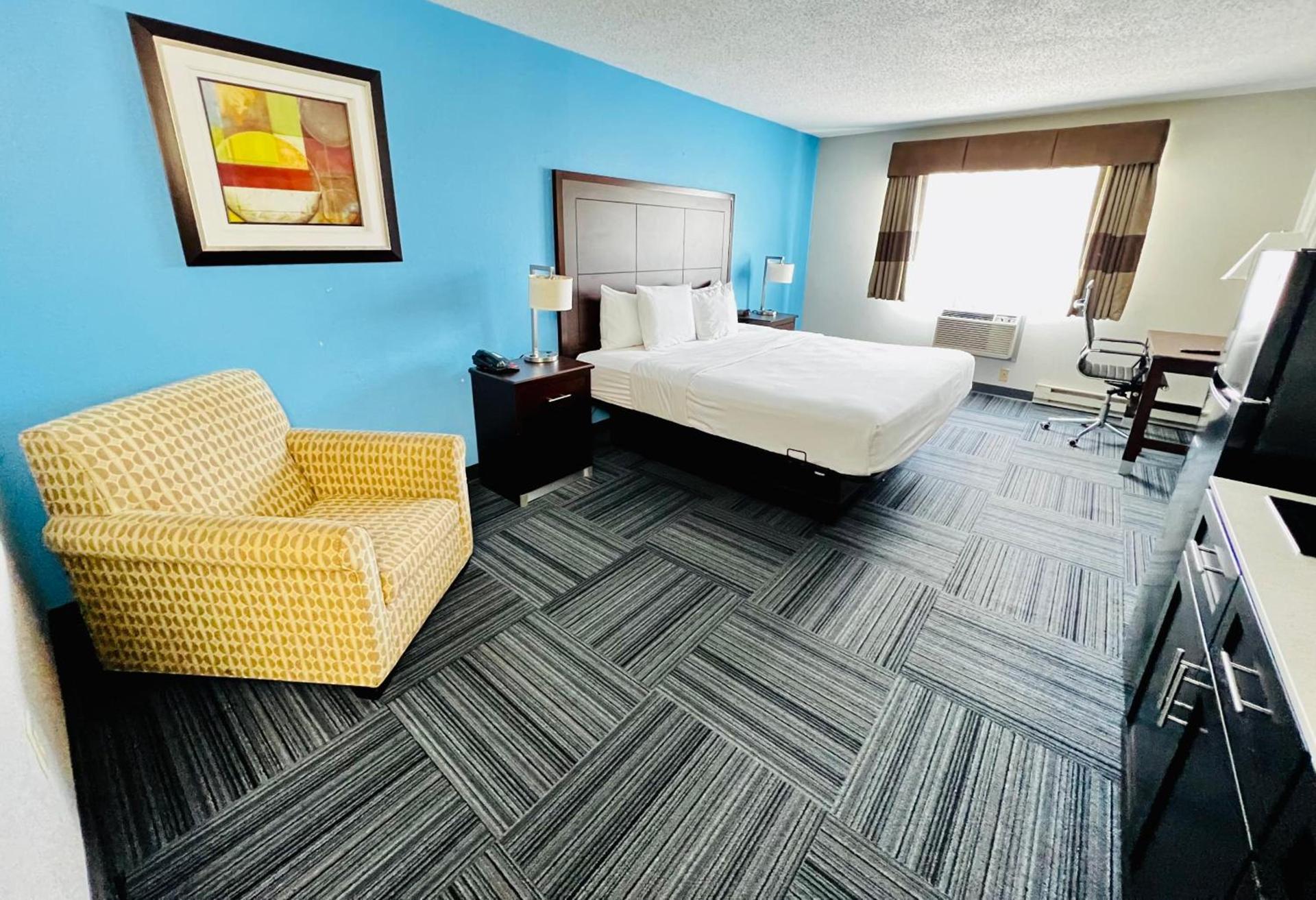 Baymont by Wyndham Marinette photo 49
