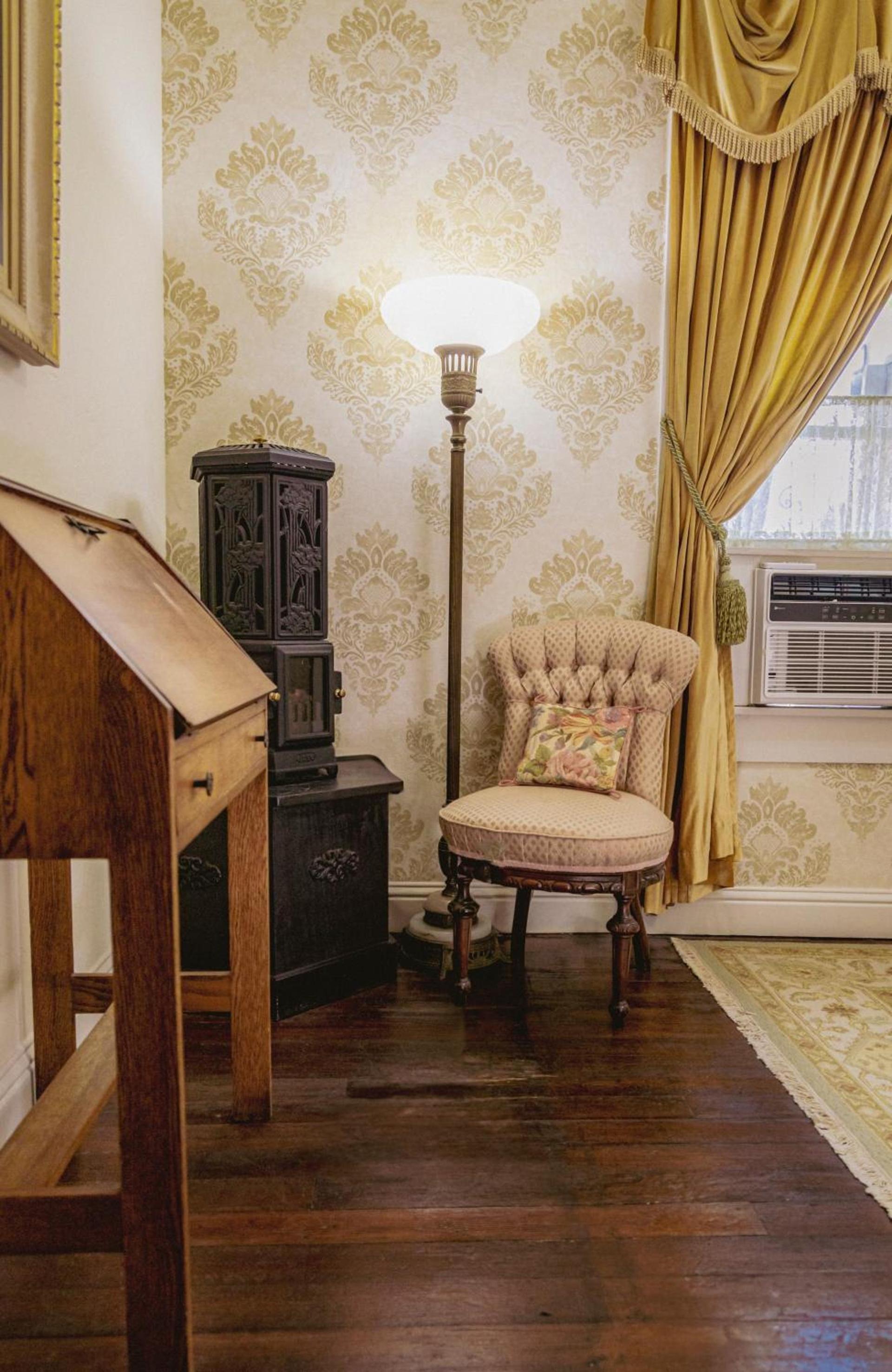 Weaverville Hotel photo 15