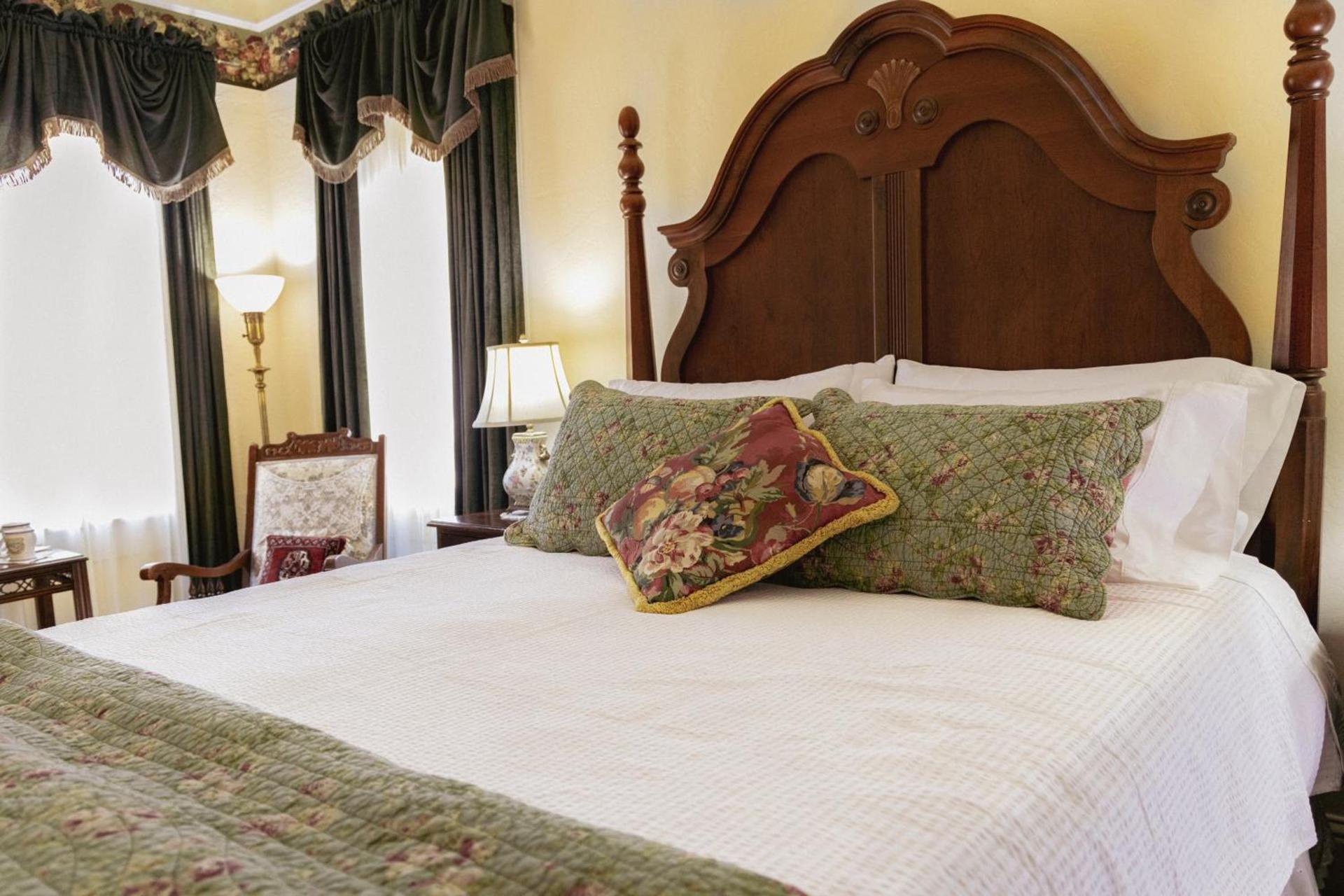 Weaverville Hotel photo 18