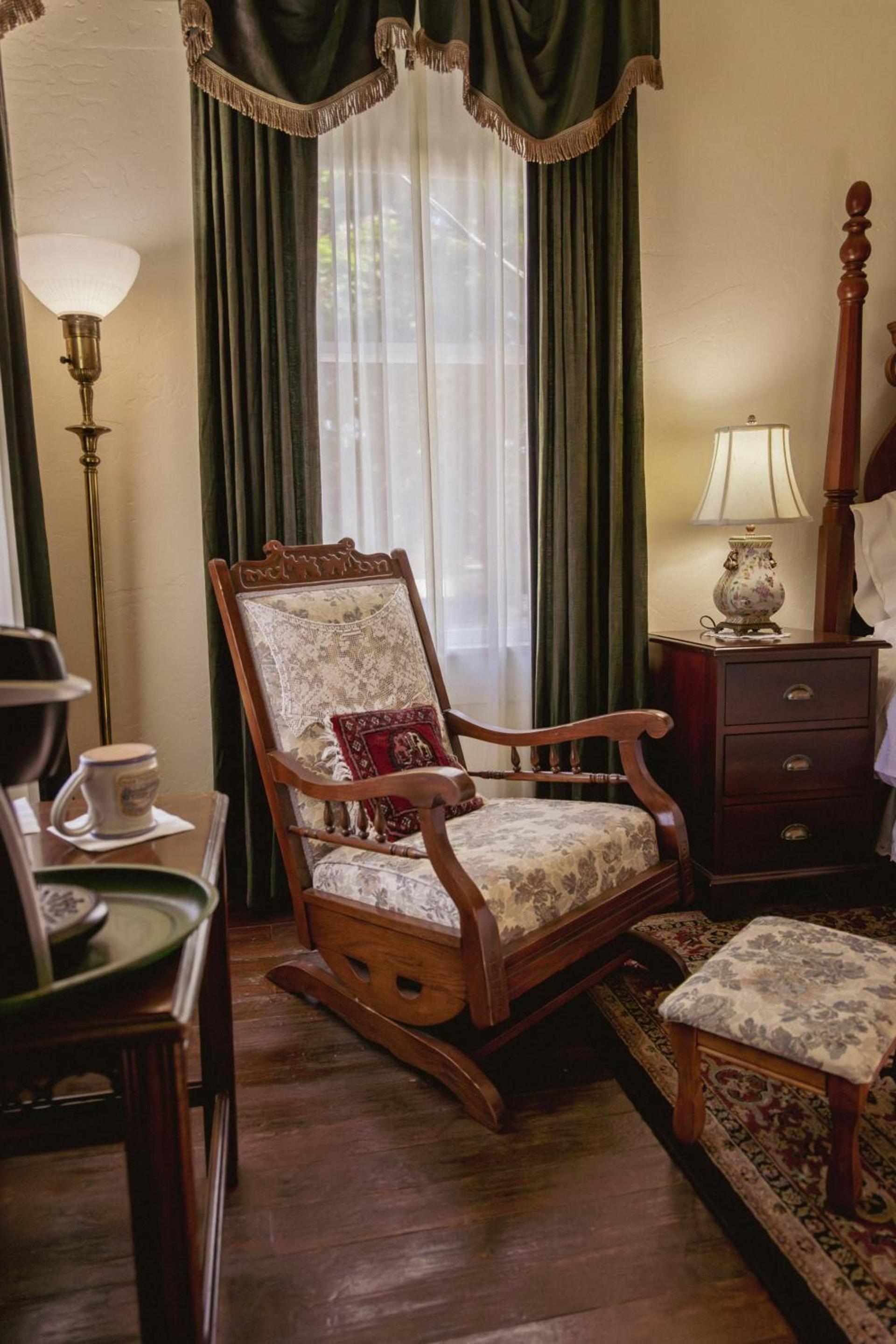 Weaverville Hotel photo 21