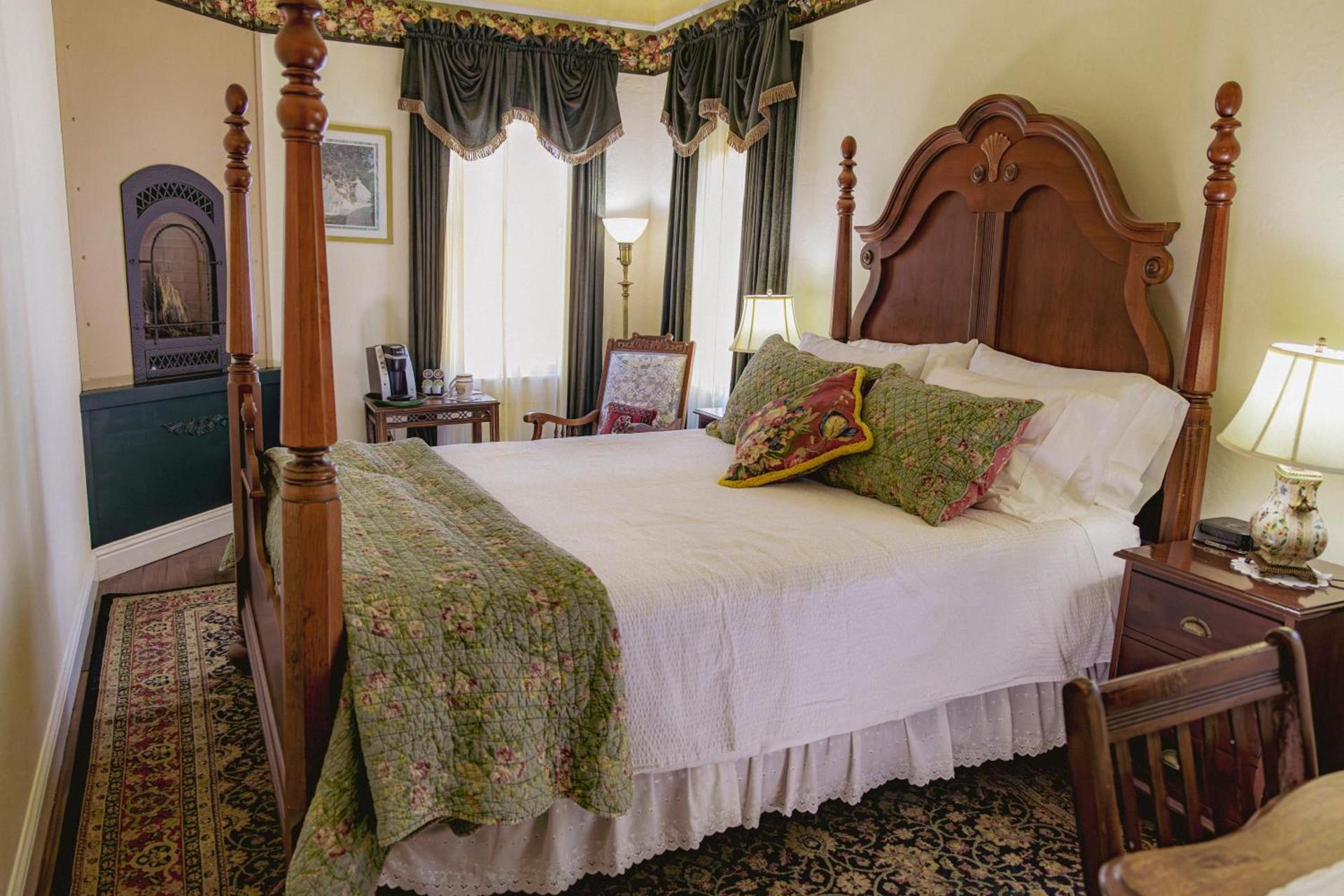 Weaverville Hotel photo 3