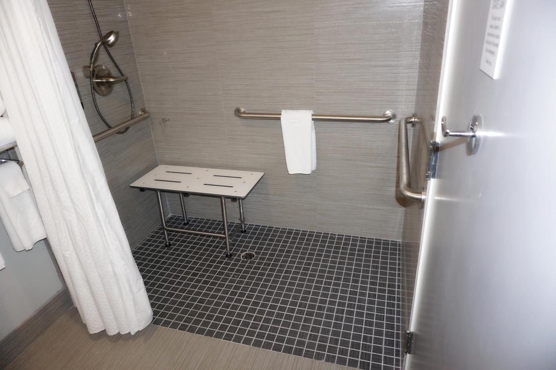 Hartford Hotel Best Western Signature Collection photo 21