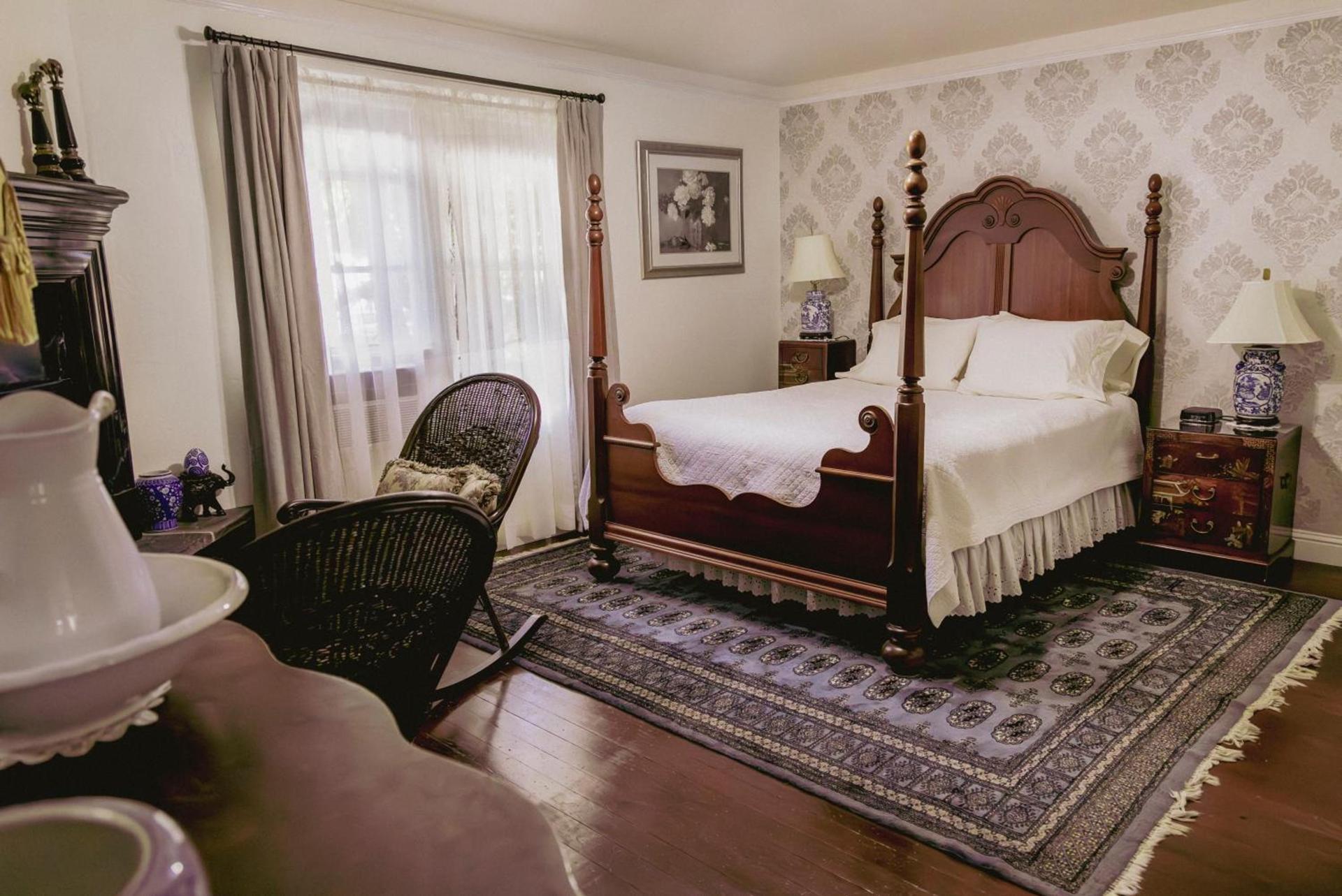 Weaverville Hotel photo 11