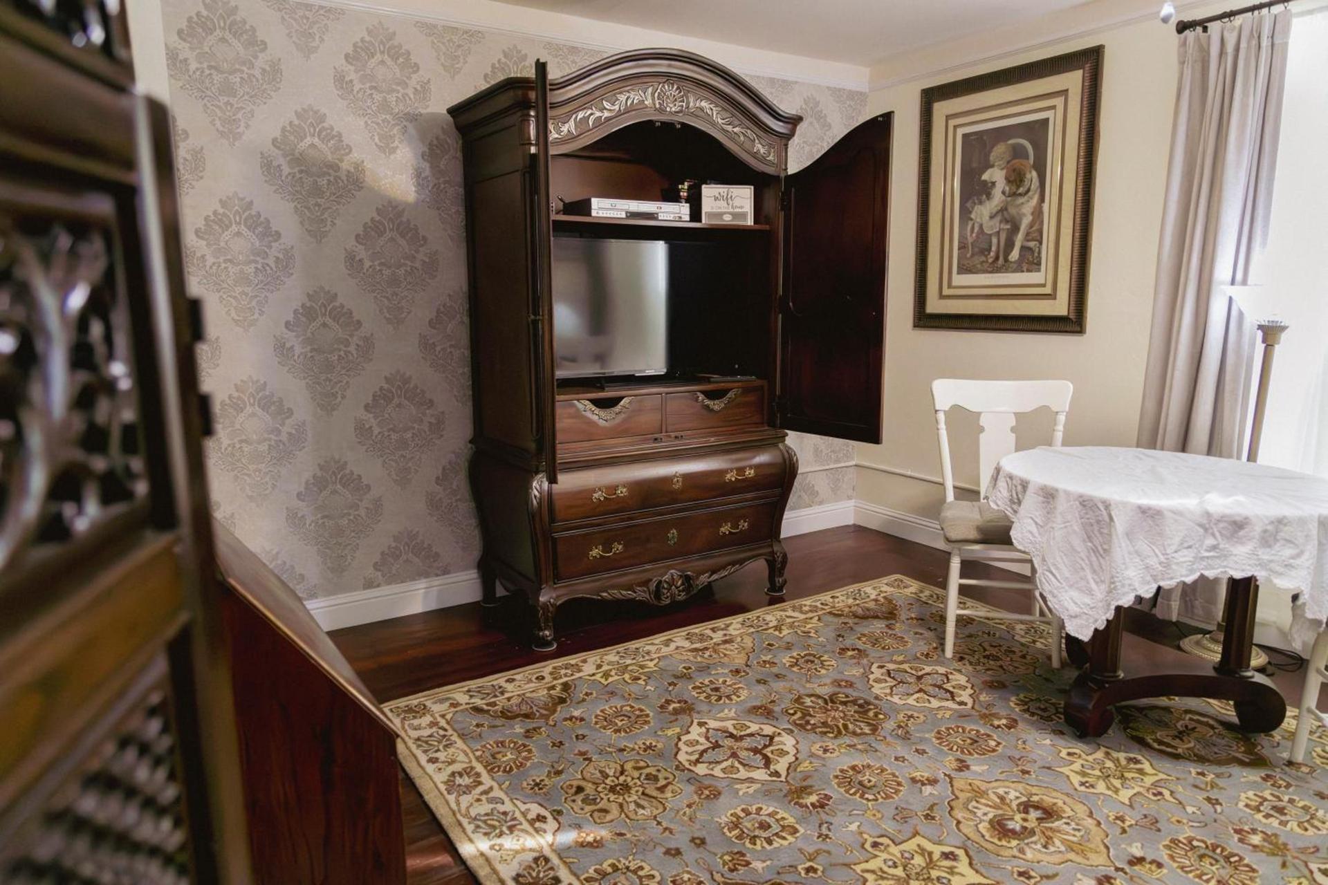 Weaverville Hotel photo 24