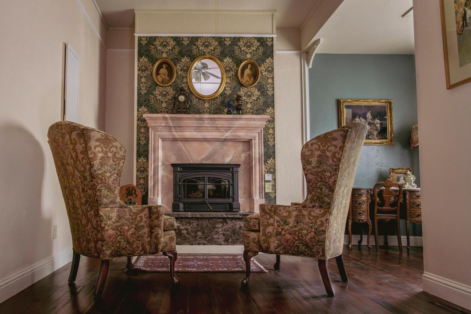 Weaverville Hotel photo 13