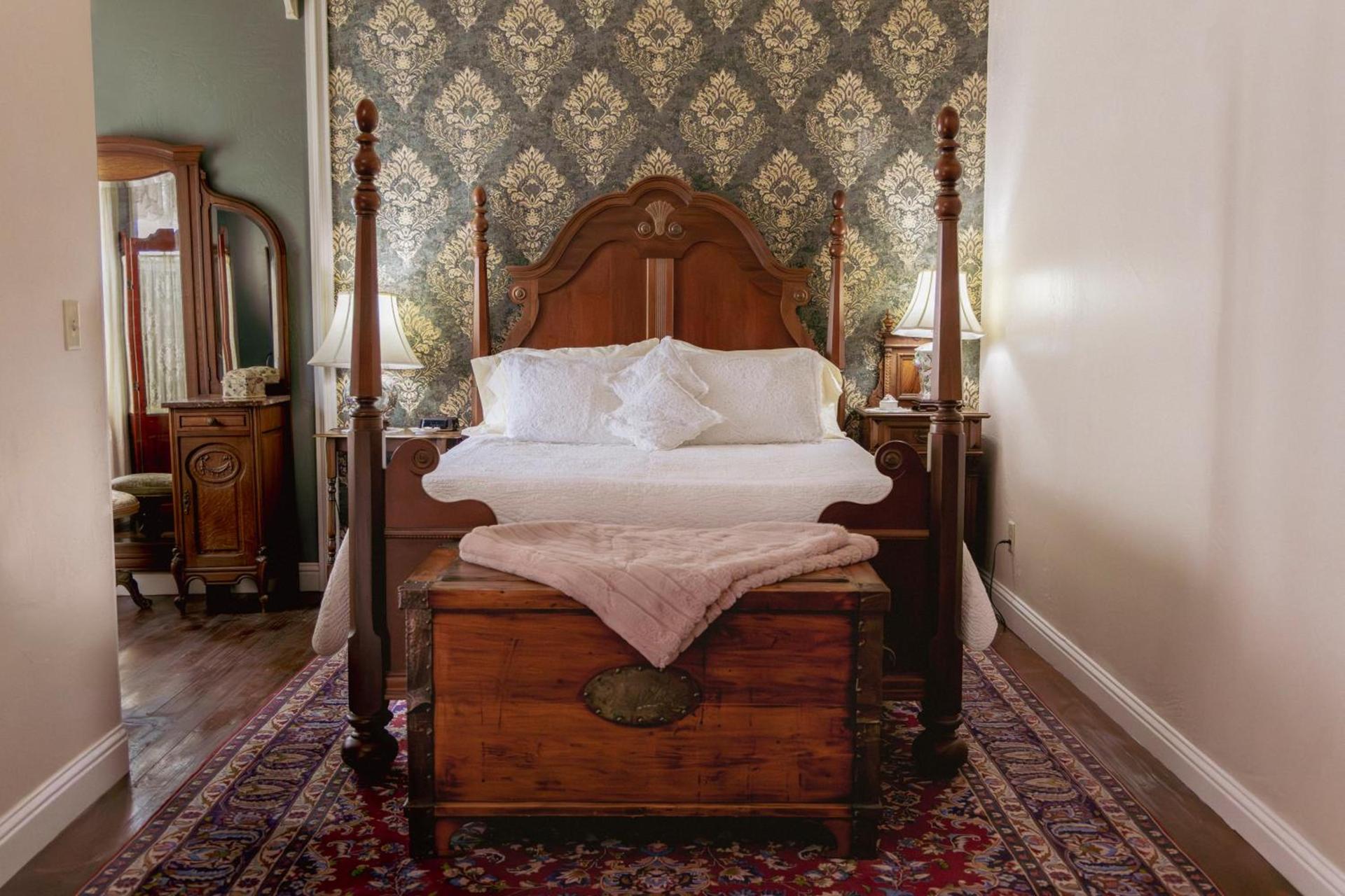 Weaverville Hotel photo 12